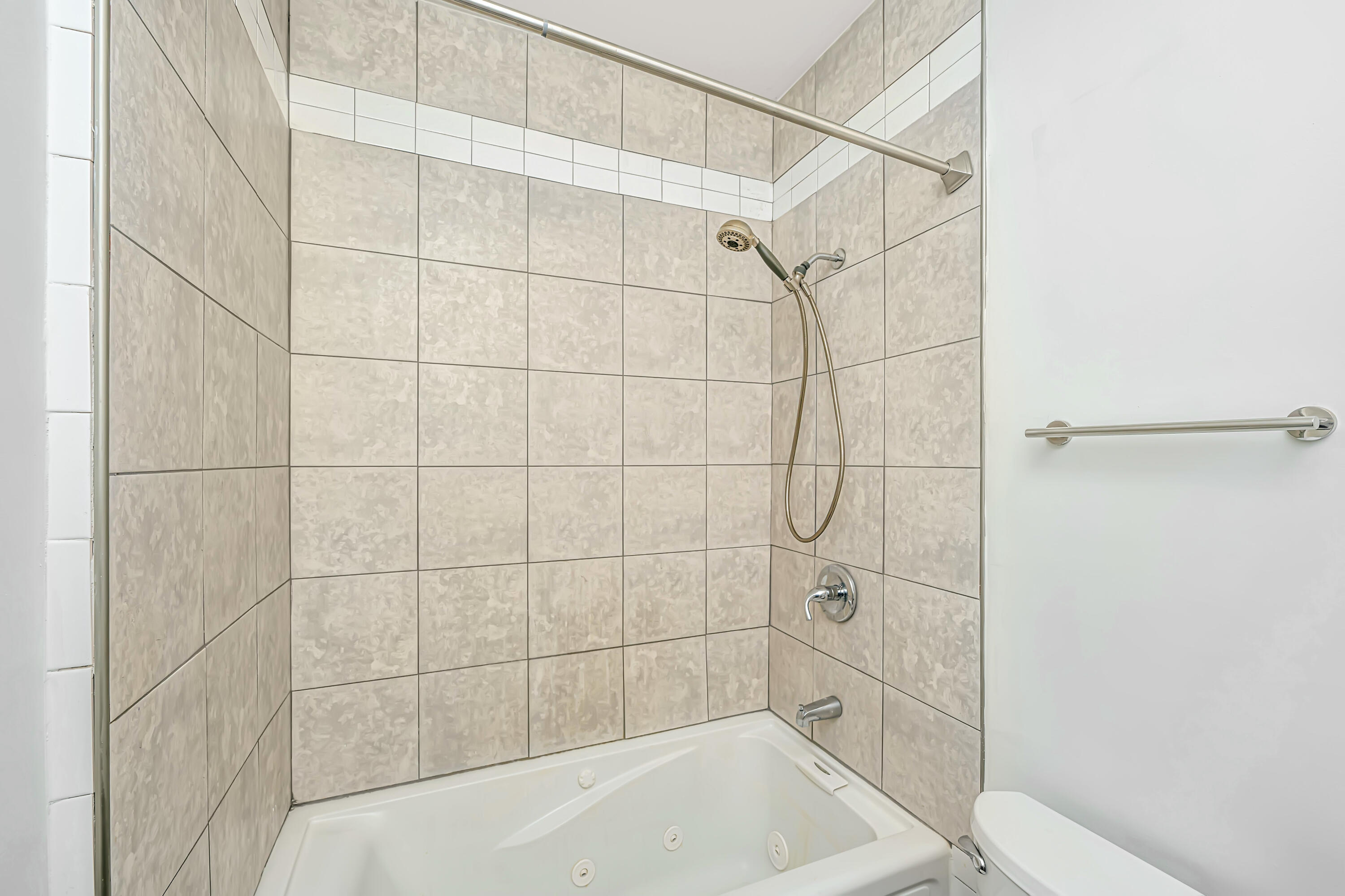 5233 Maybank Highway