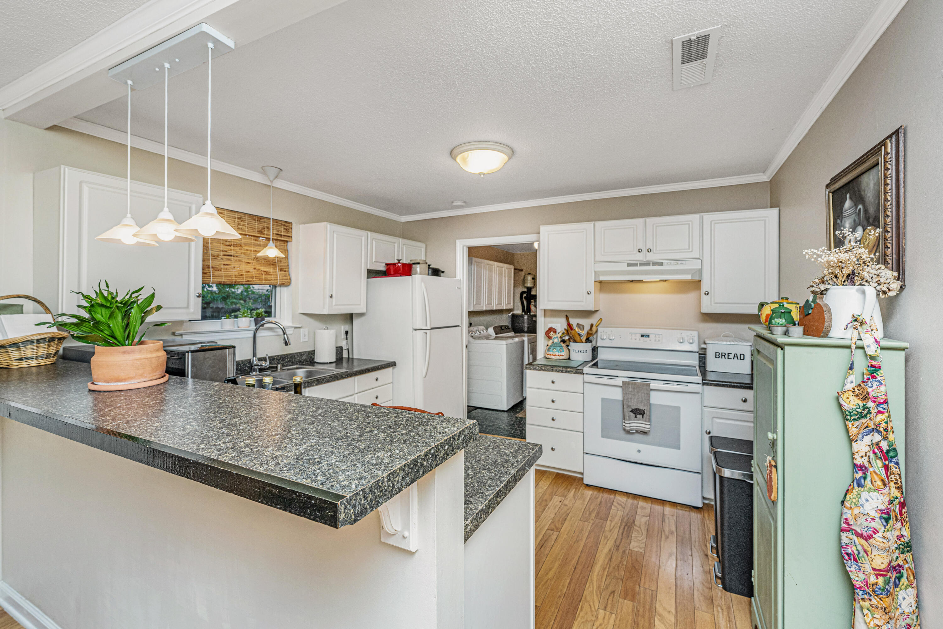 1989 Beechnut Street