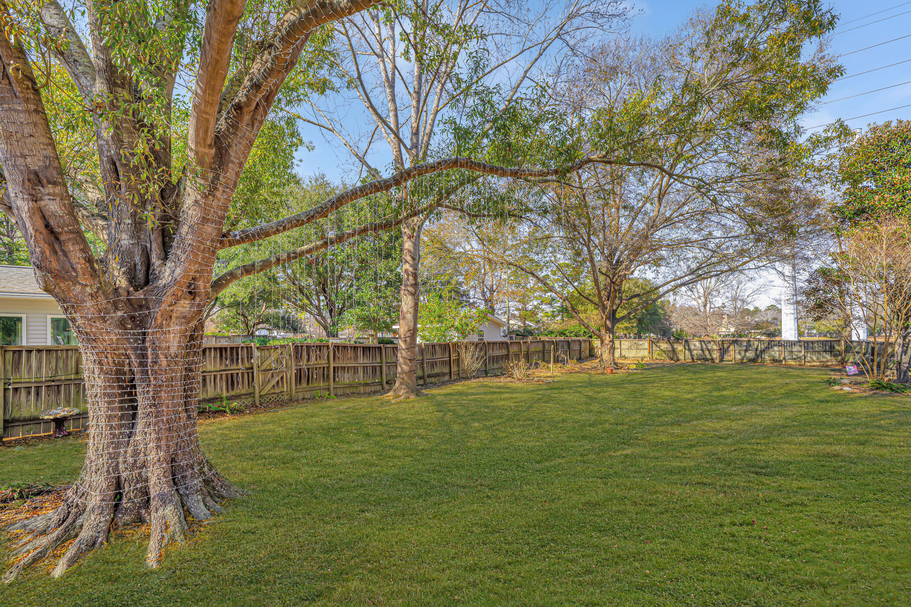 2049 Country Lake Court