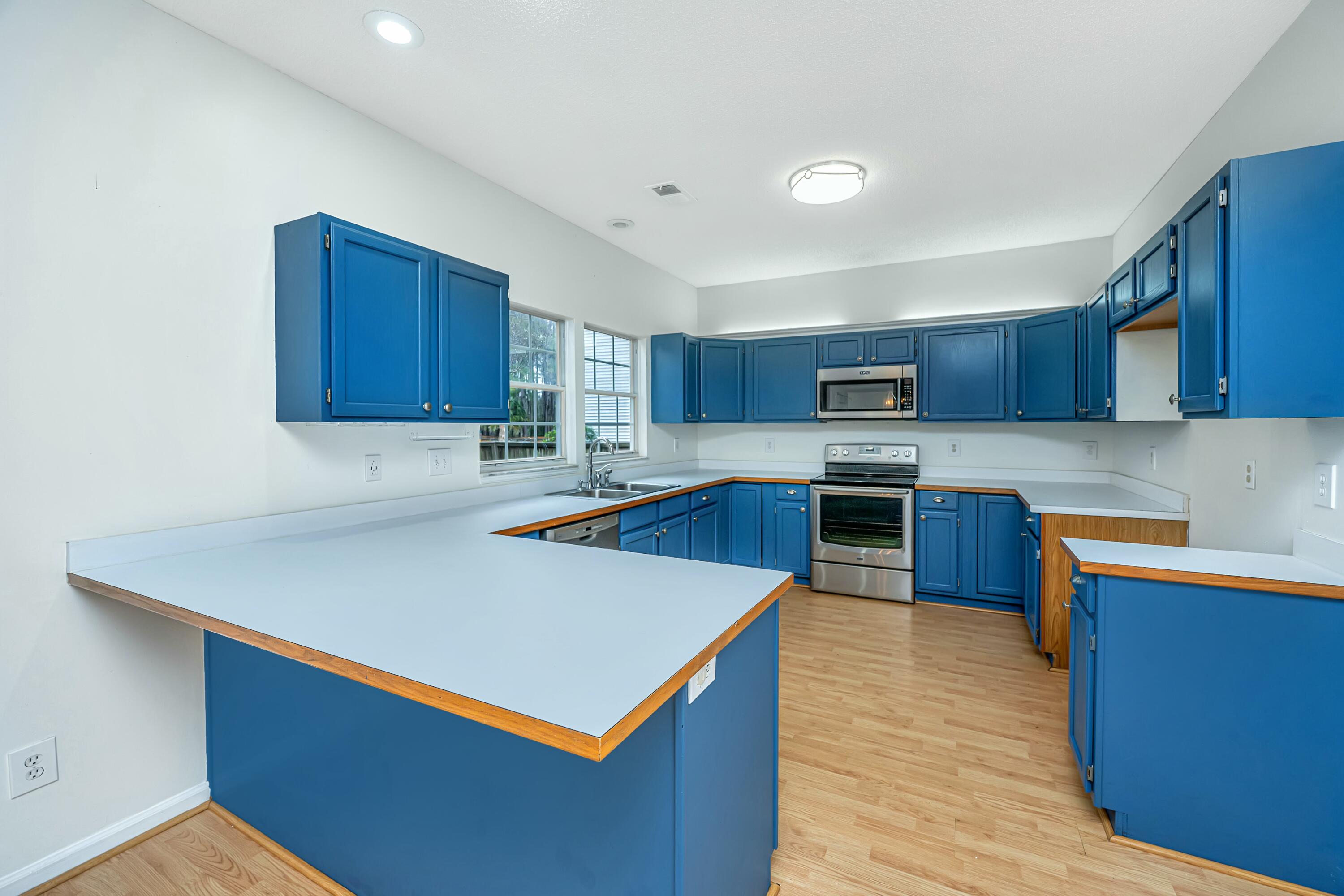 2049 Country Lake Court