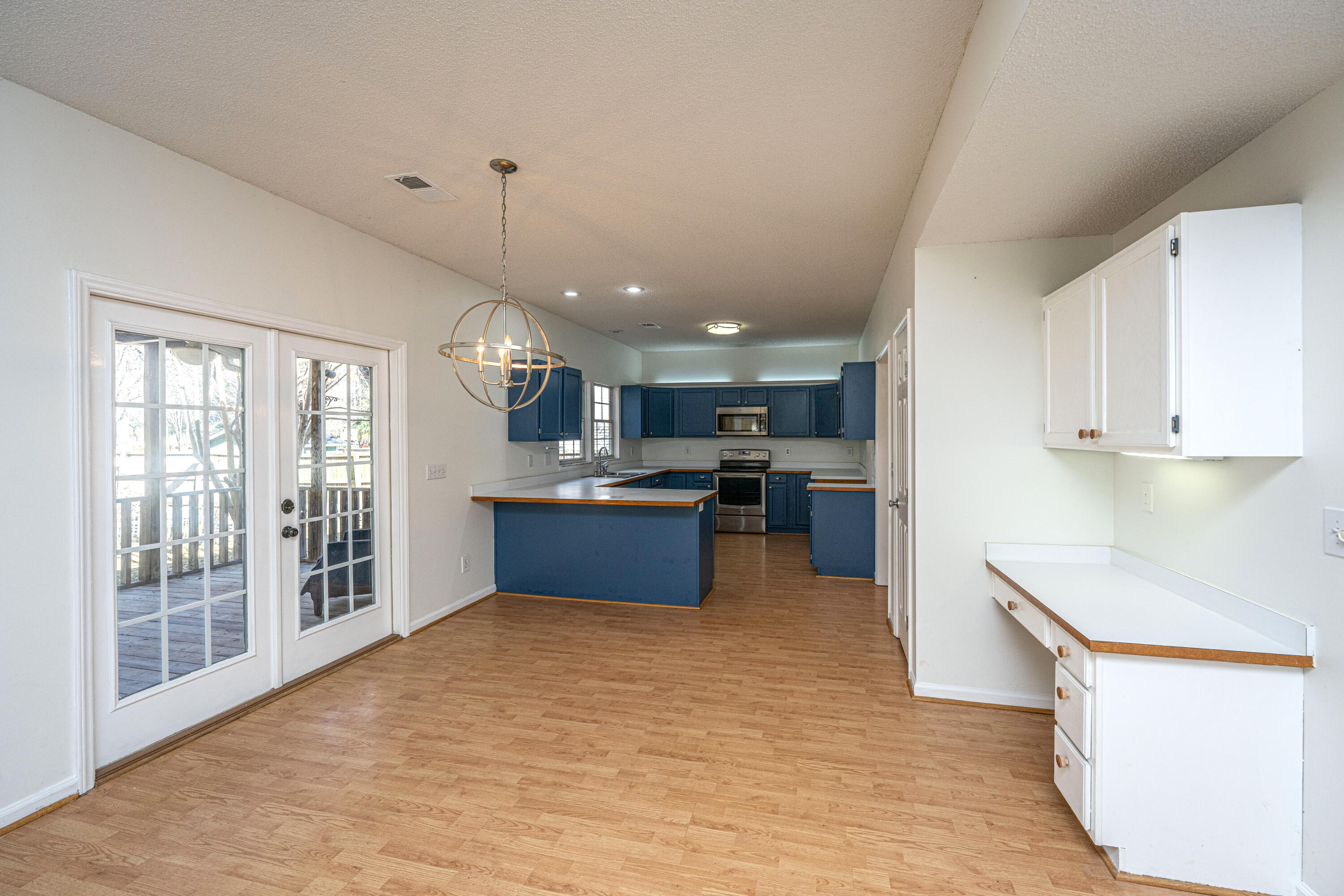 2049 Country Lake Court