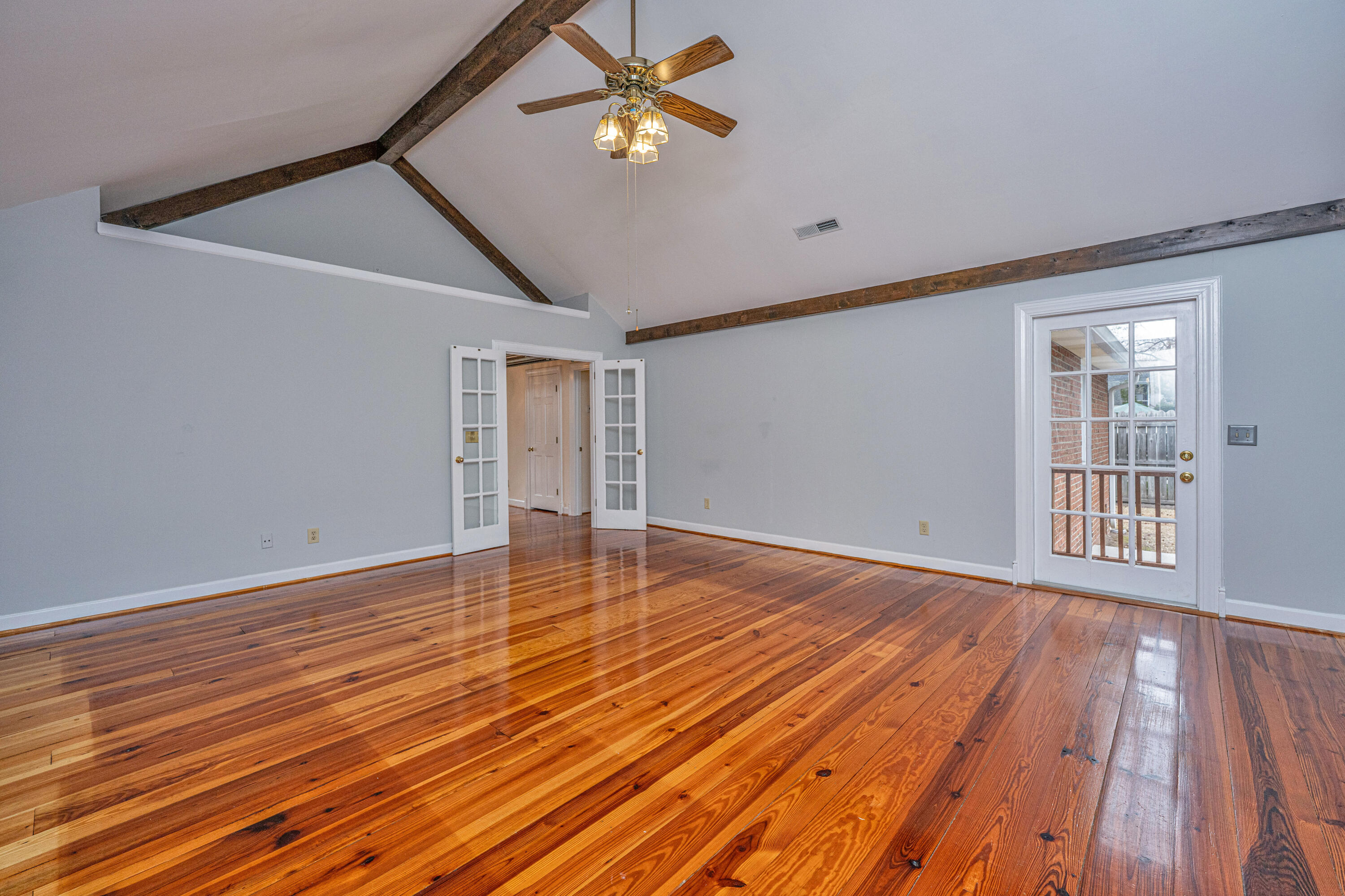 476 E Wimbledon Drive