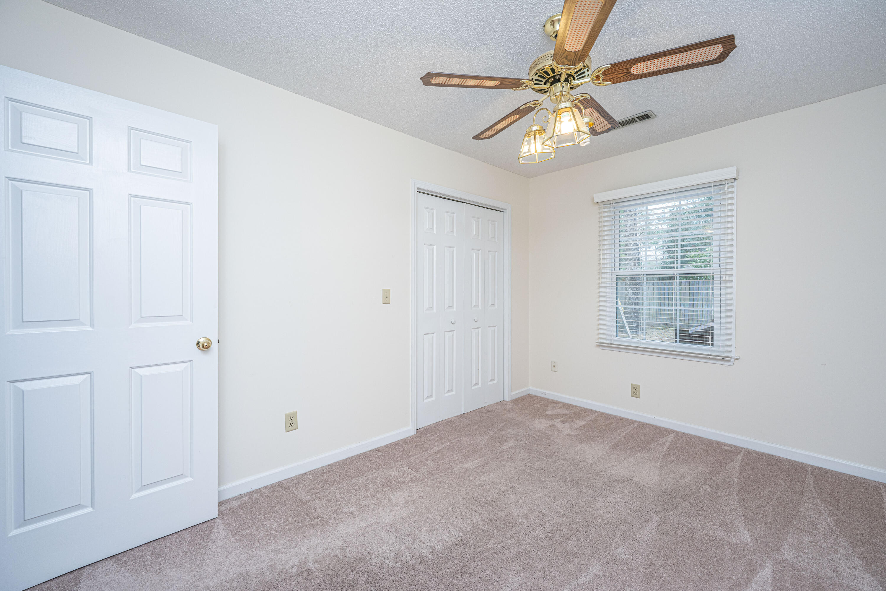 476 E Wimbledon Drive