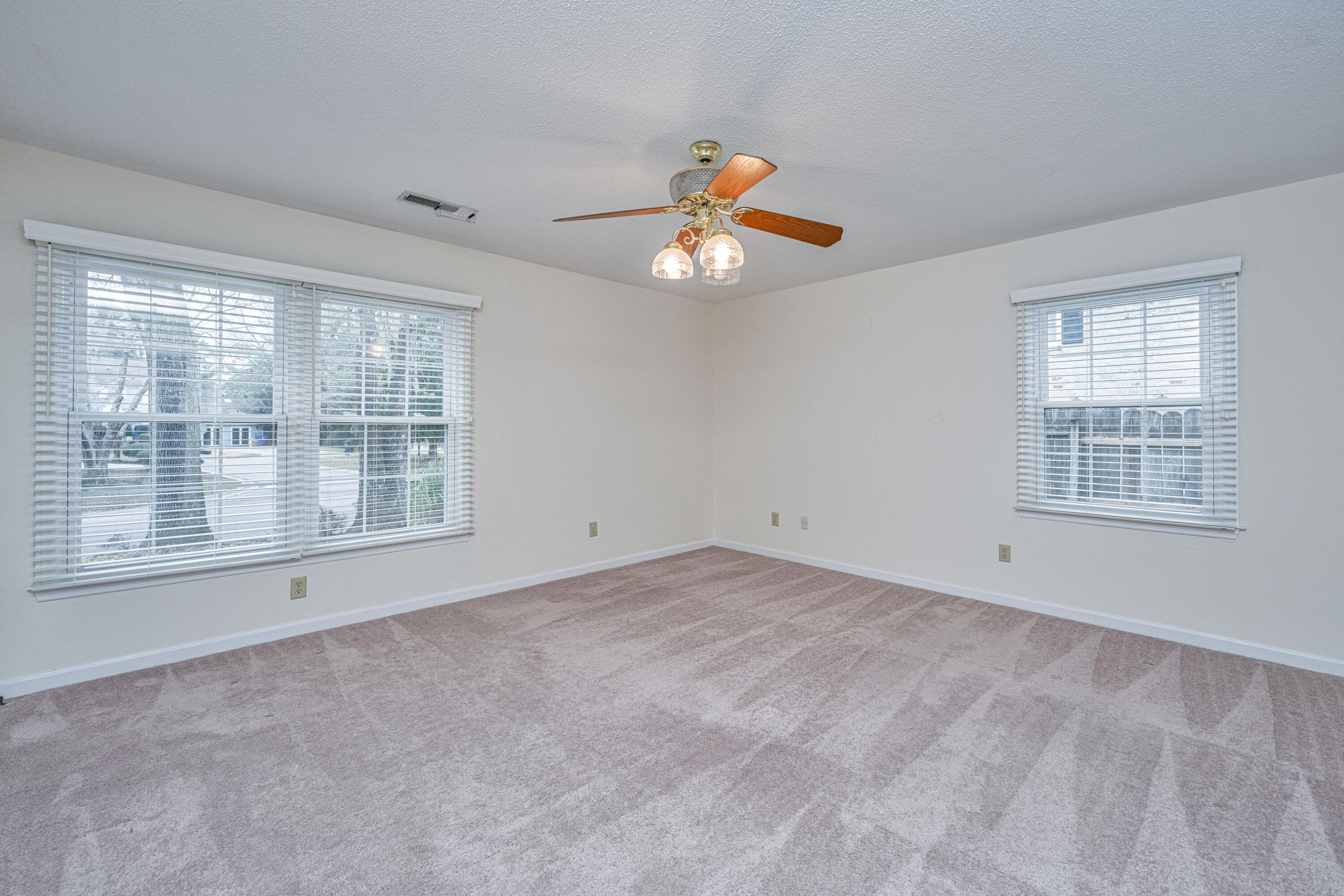 476 E Wimbledon Drive