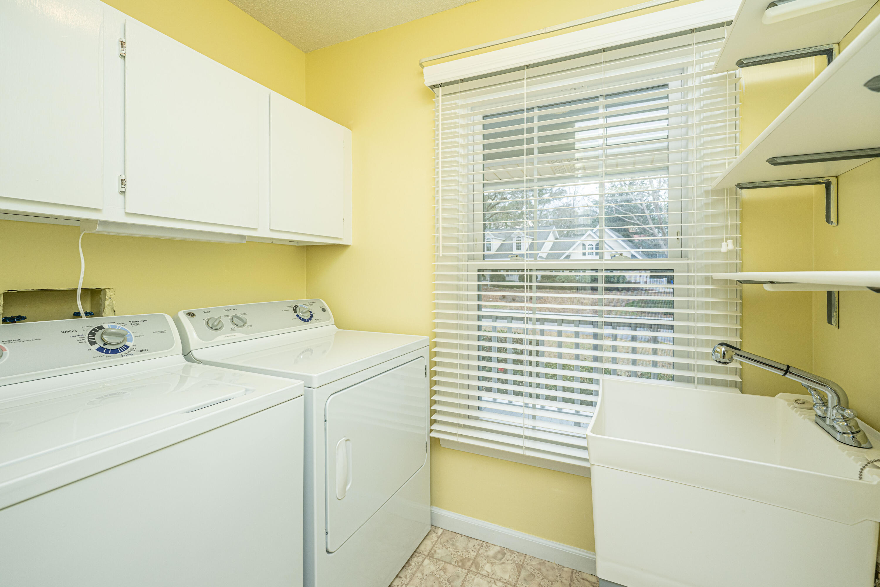 476 E Wimbledon Drive