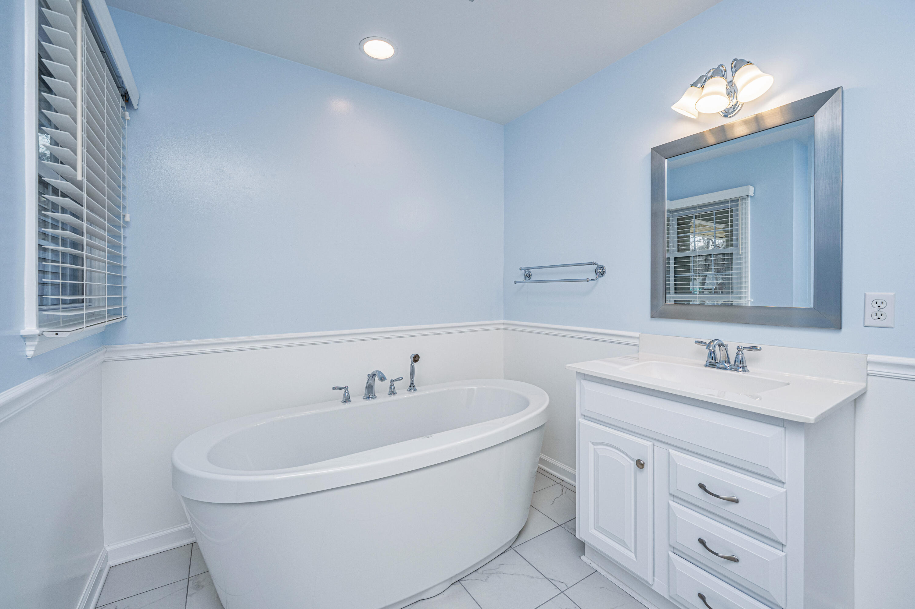 476 E Wimbledon Drive