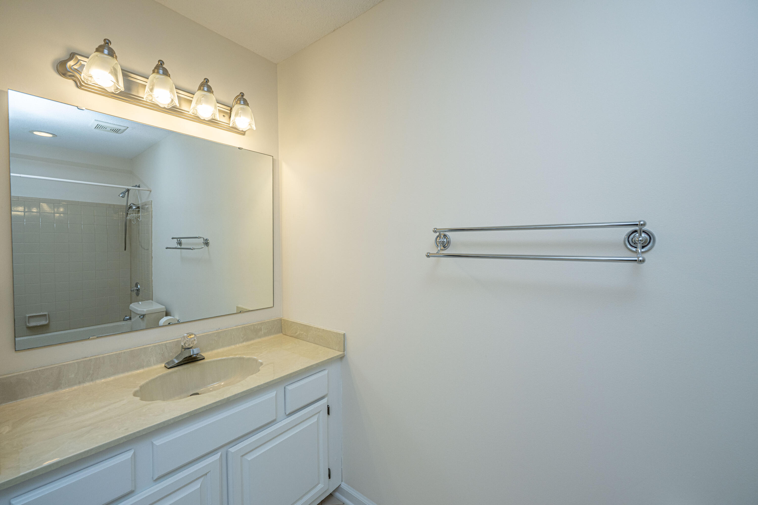 476 E Wimbledon Drive