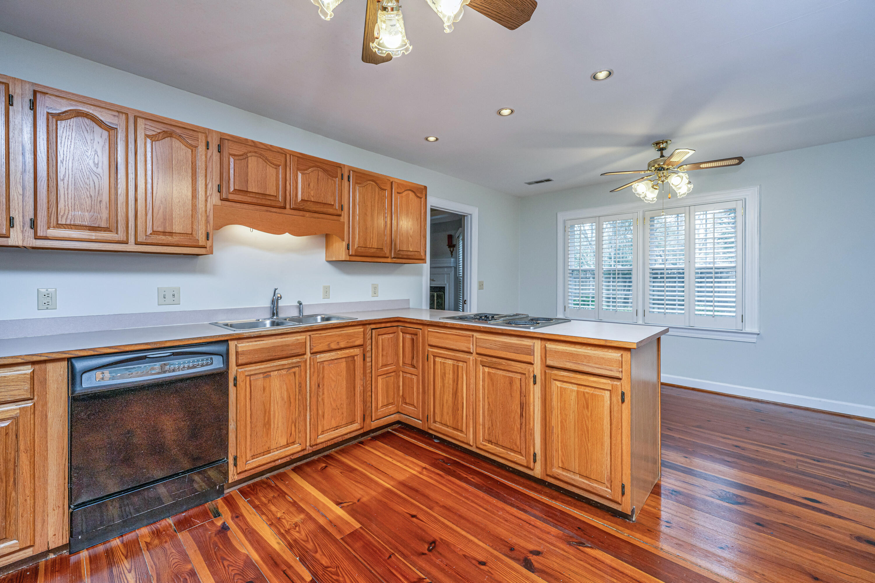 476 E Wimbledon Drive