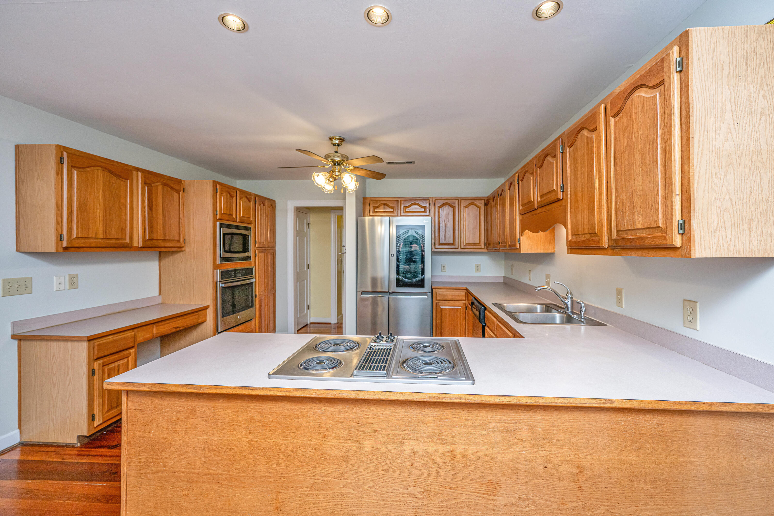 476 E Wimbledon Drive