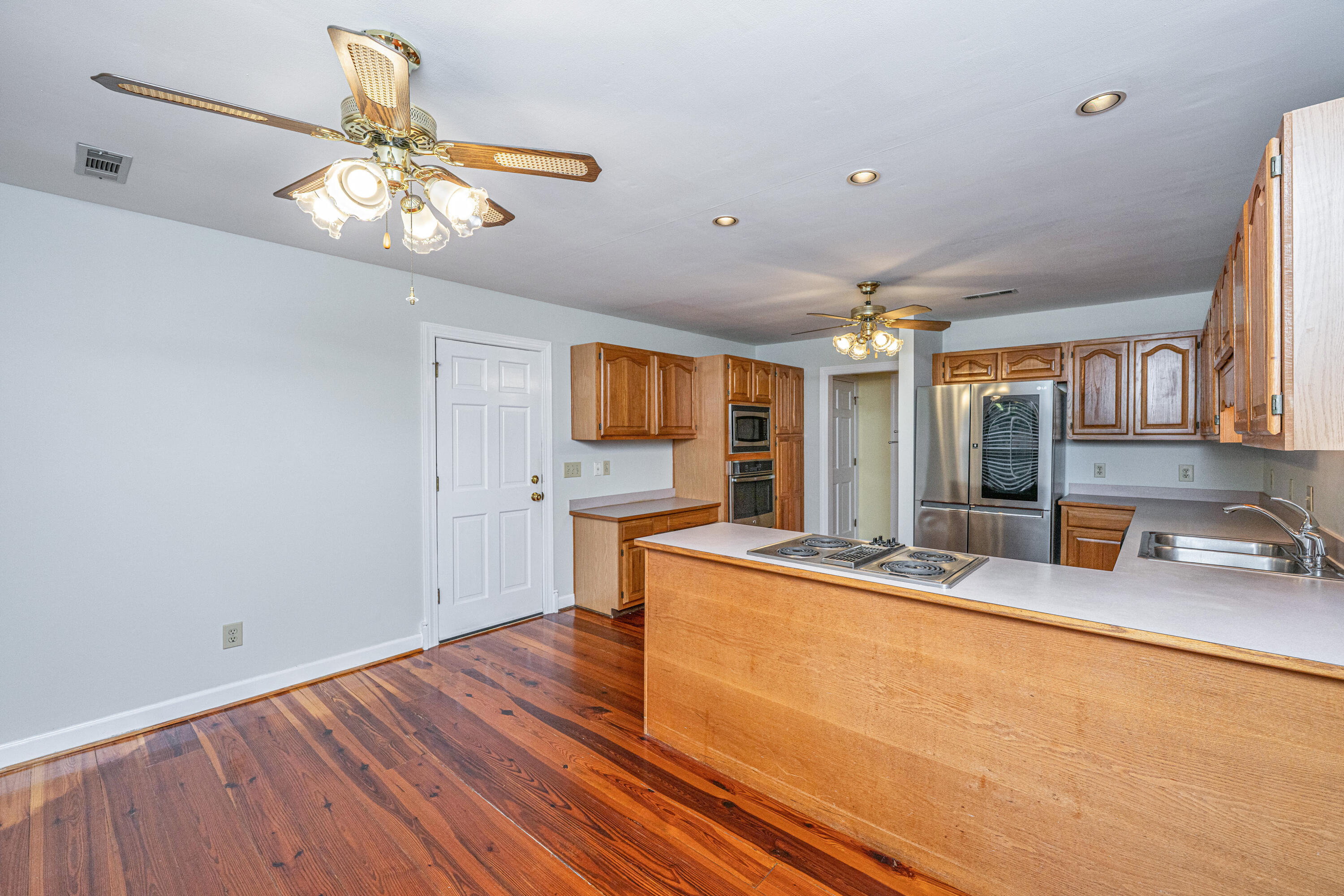 476 E Wimbledon Drive