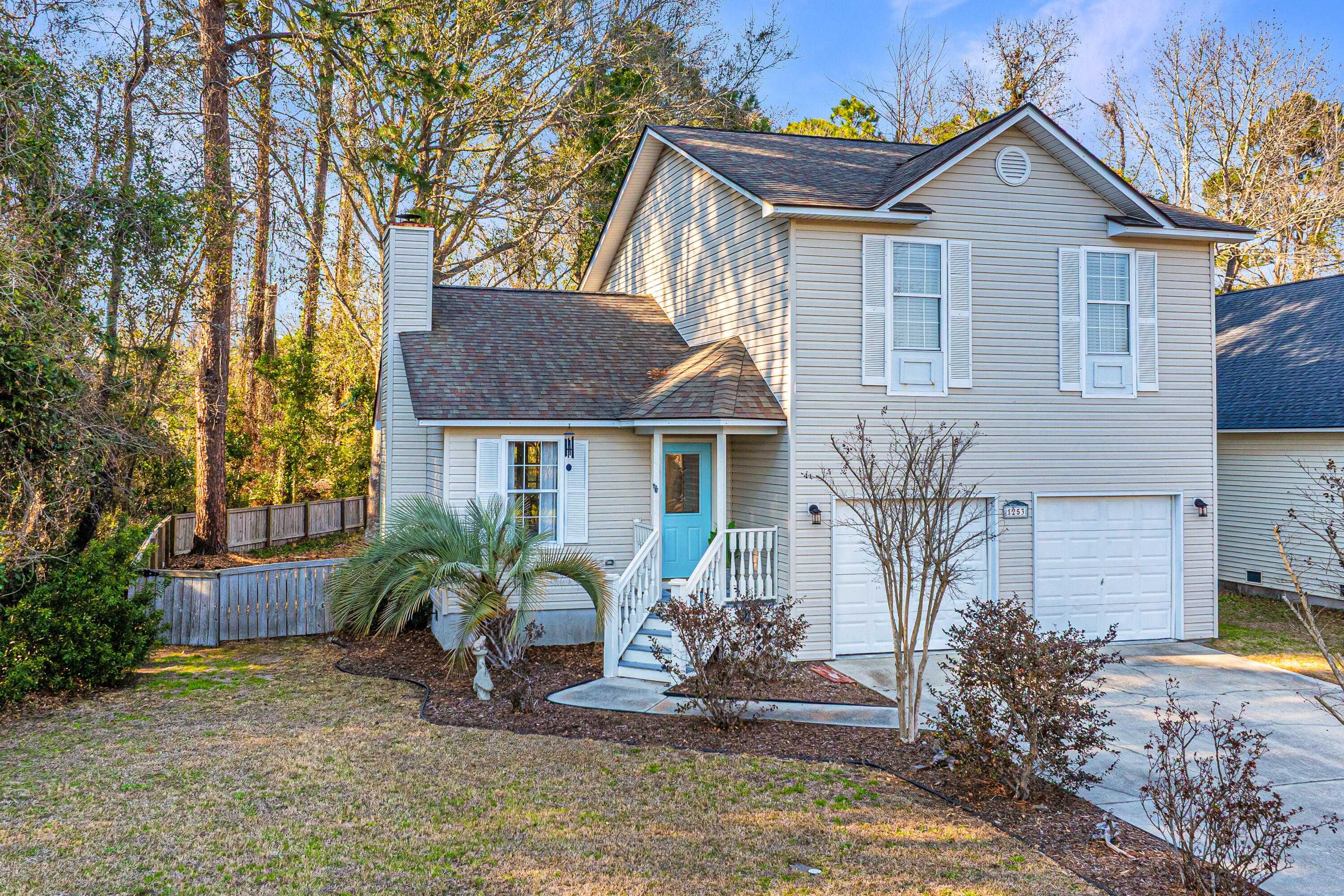 1253 Lakefront Drive