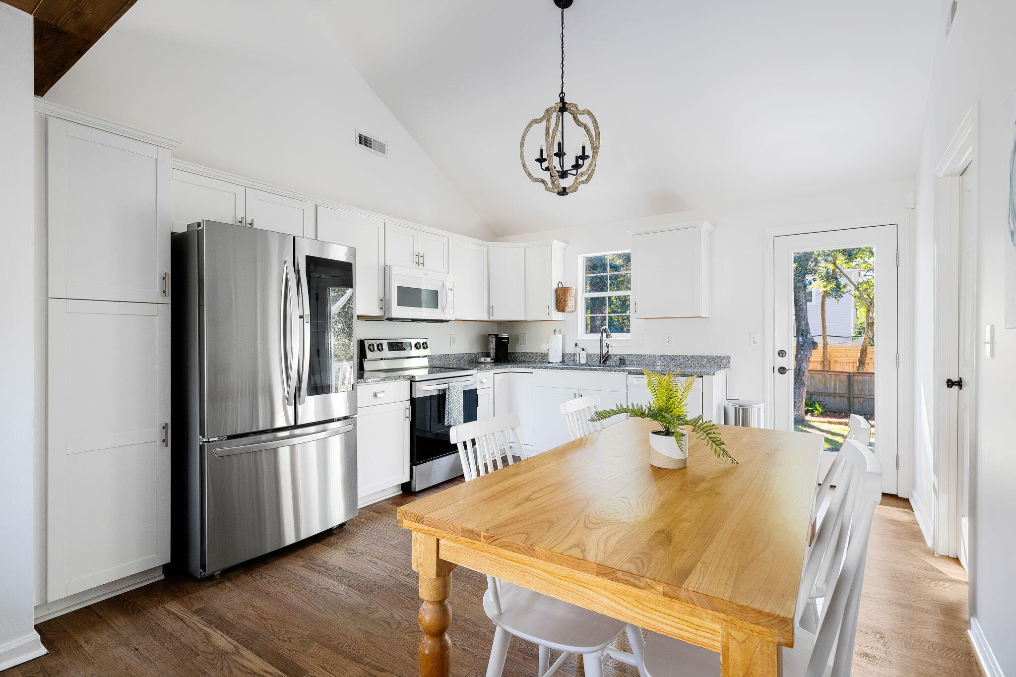 1589 Kentwood Circle