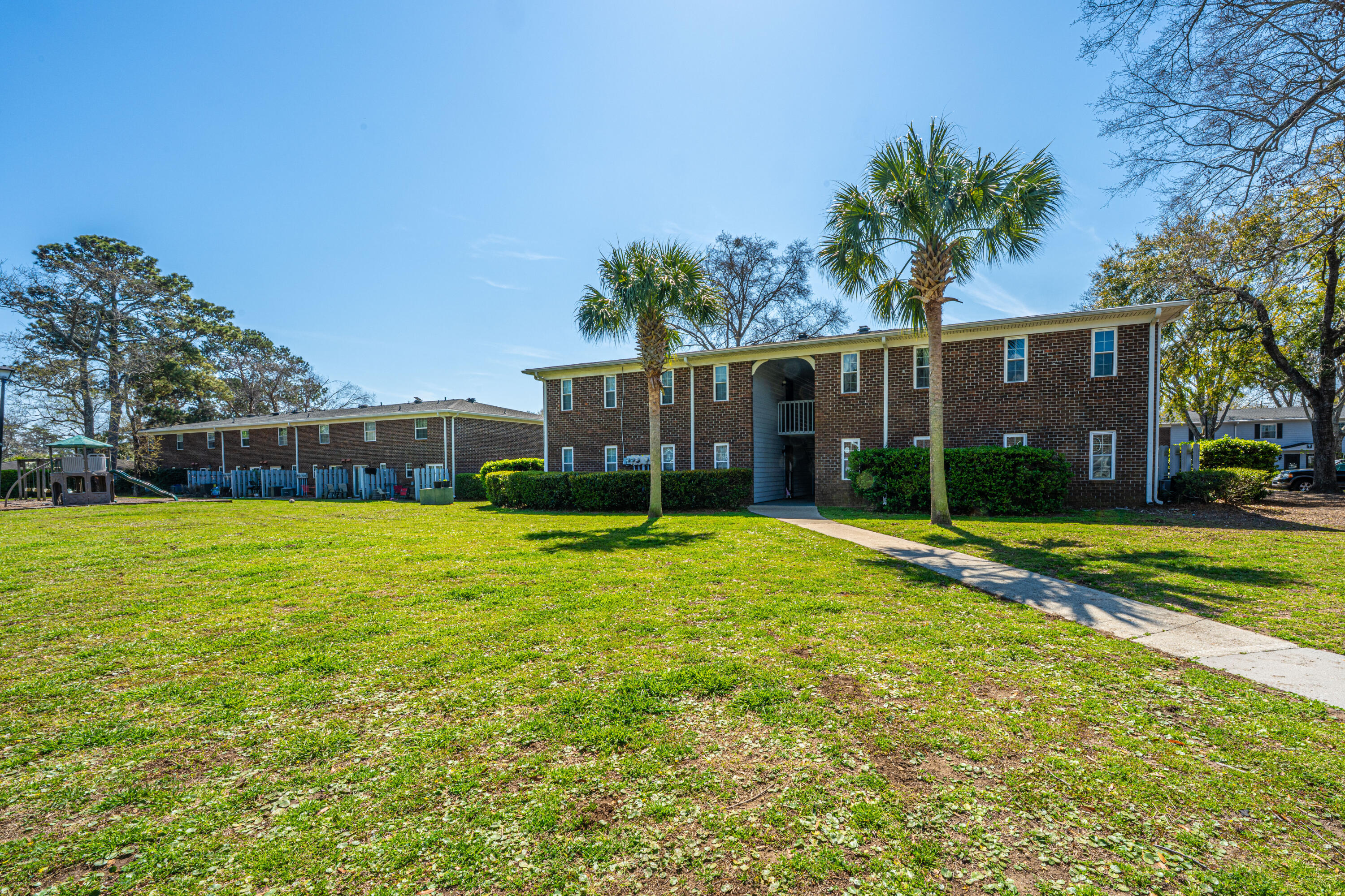 21 Rivers Point Row Row # B Unit: 17 B