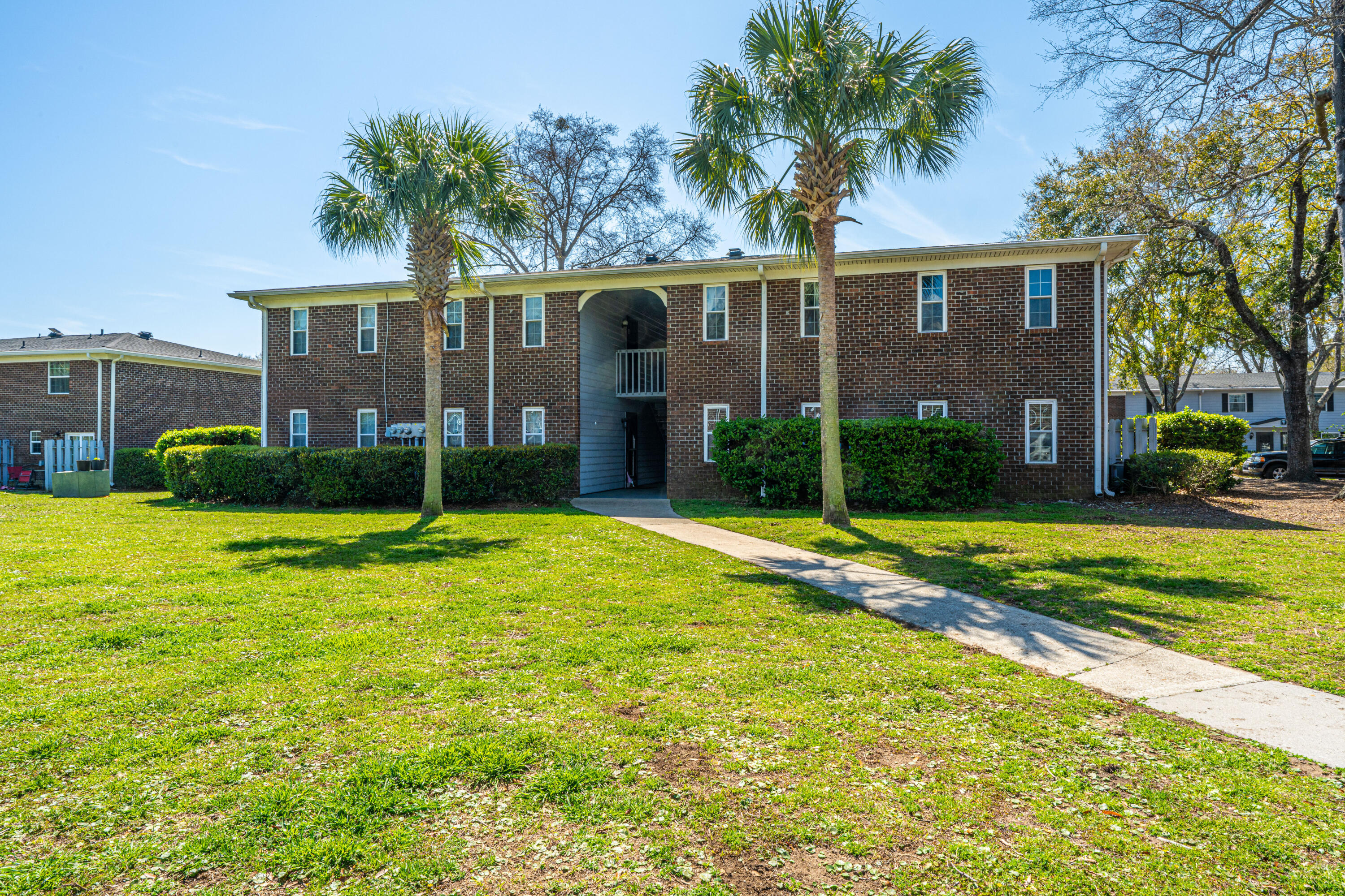 21 Rivers Point Row Row # B Unit: 17 B