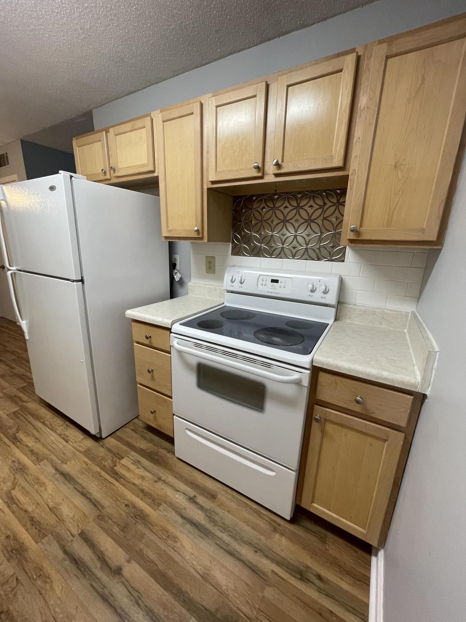 21 Rivers Point Row Row # B Unit: 17 B