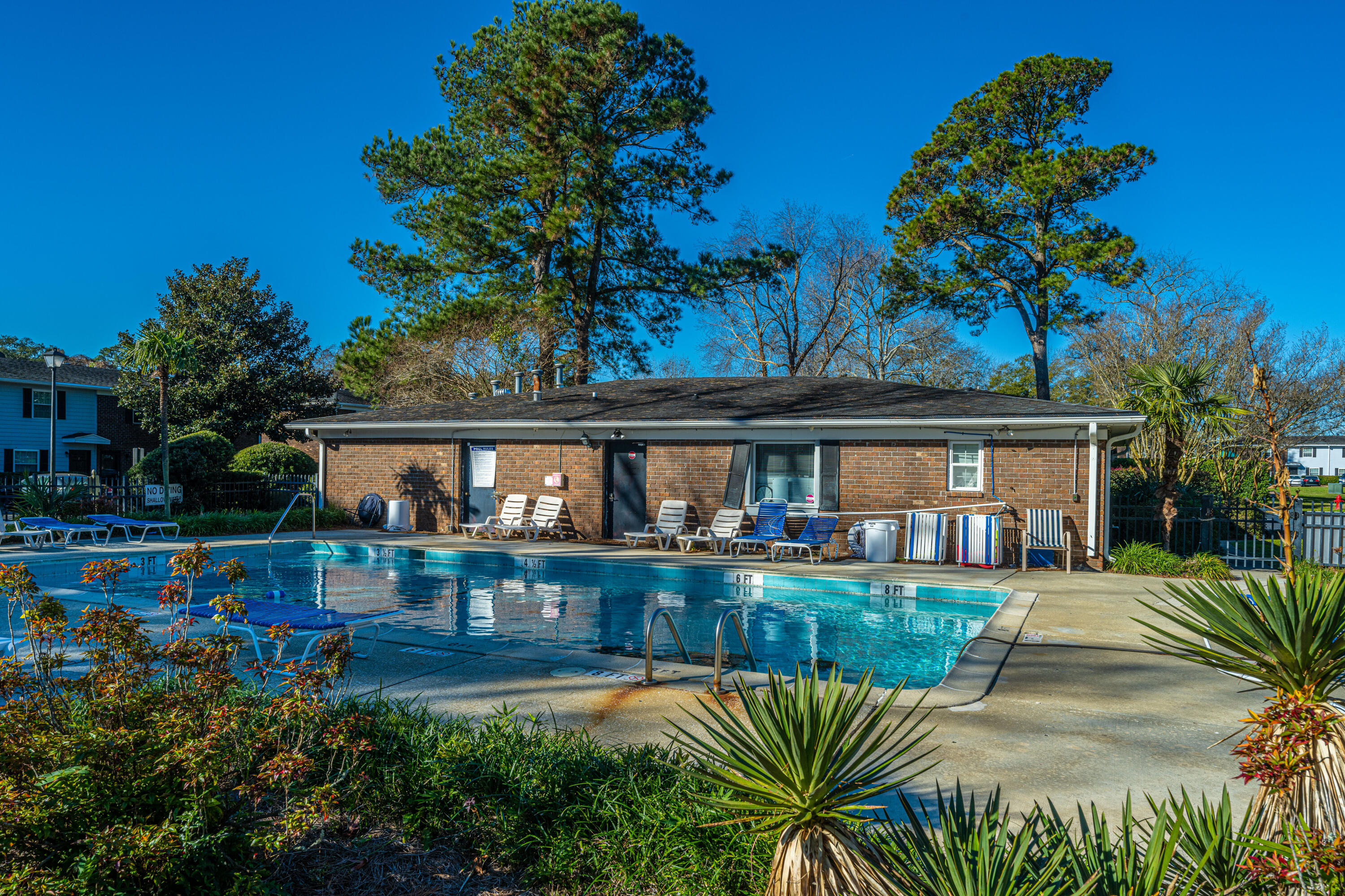 21 Rivers Point Row Row # B Unit: 17 B