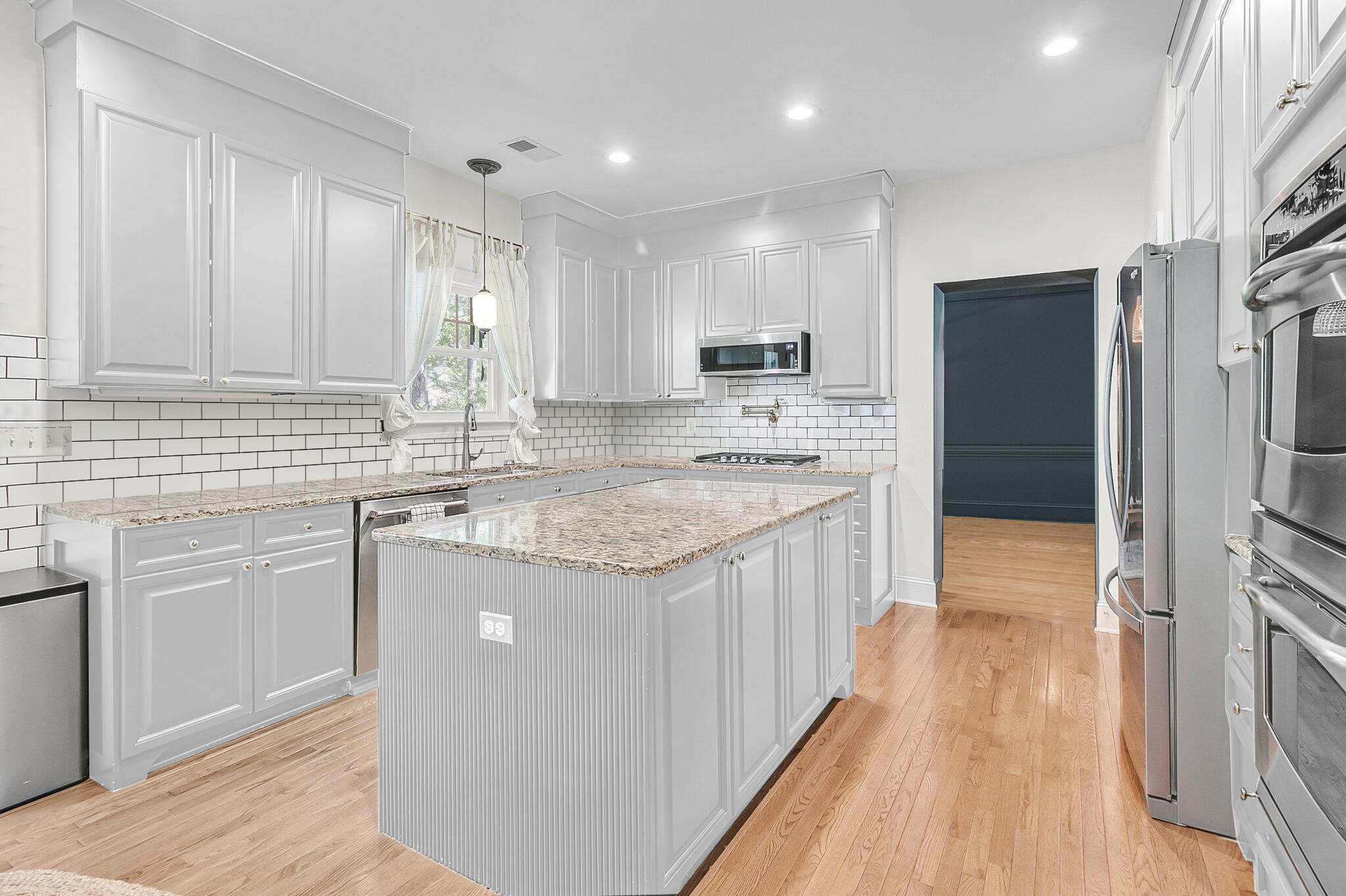 1828 S James Gregarie Road