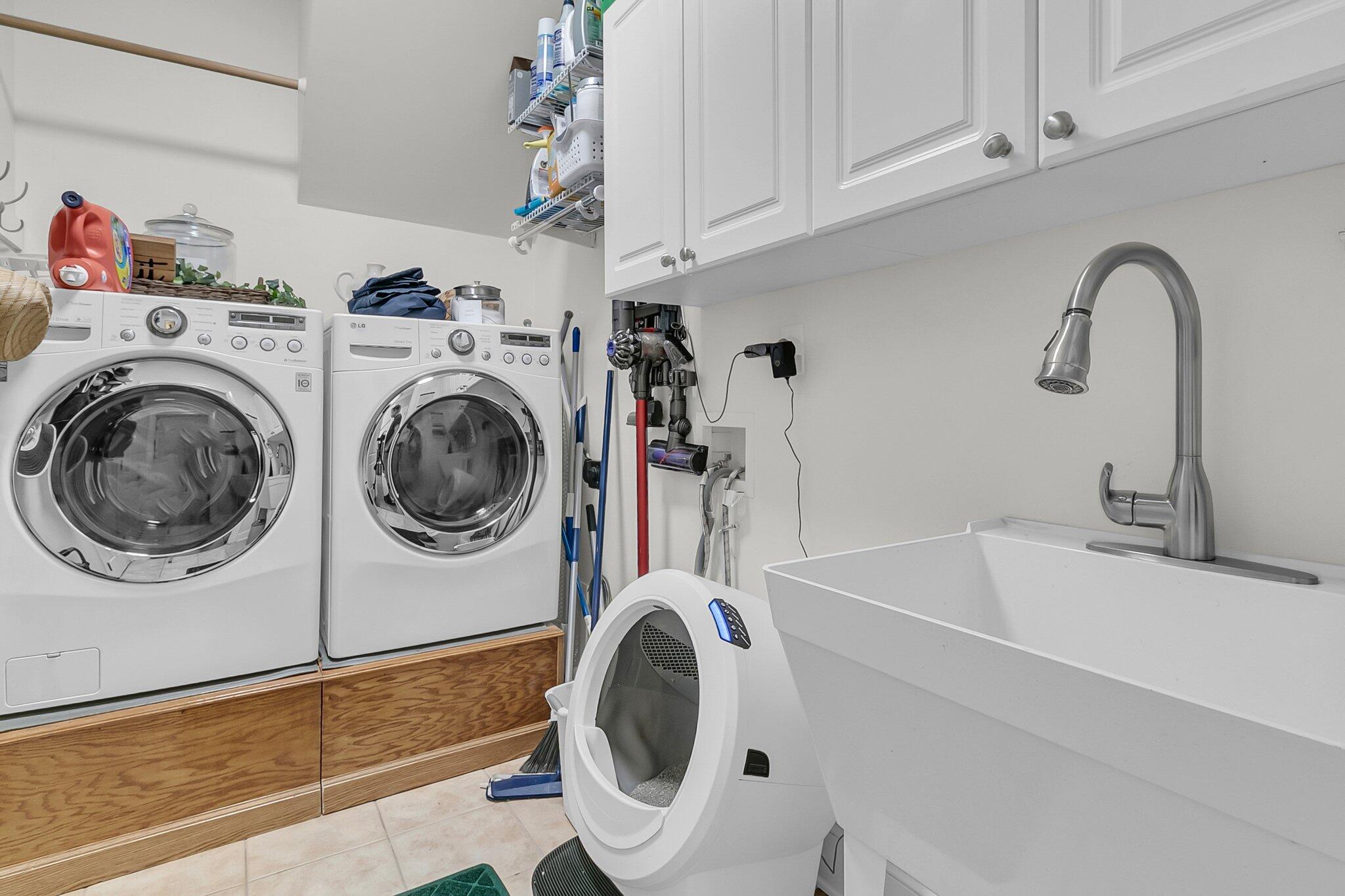 1828 S James Gregarie Road