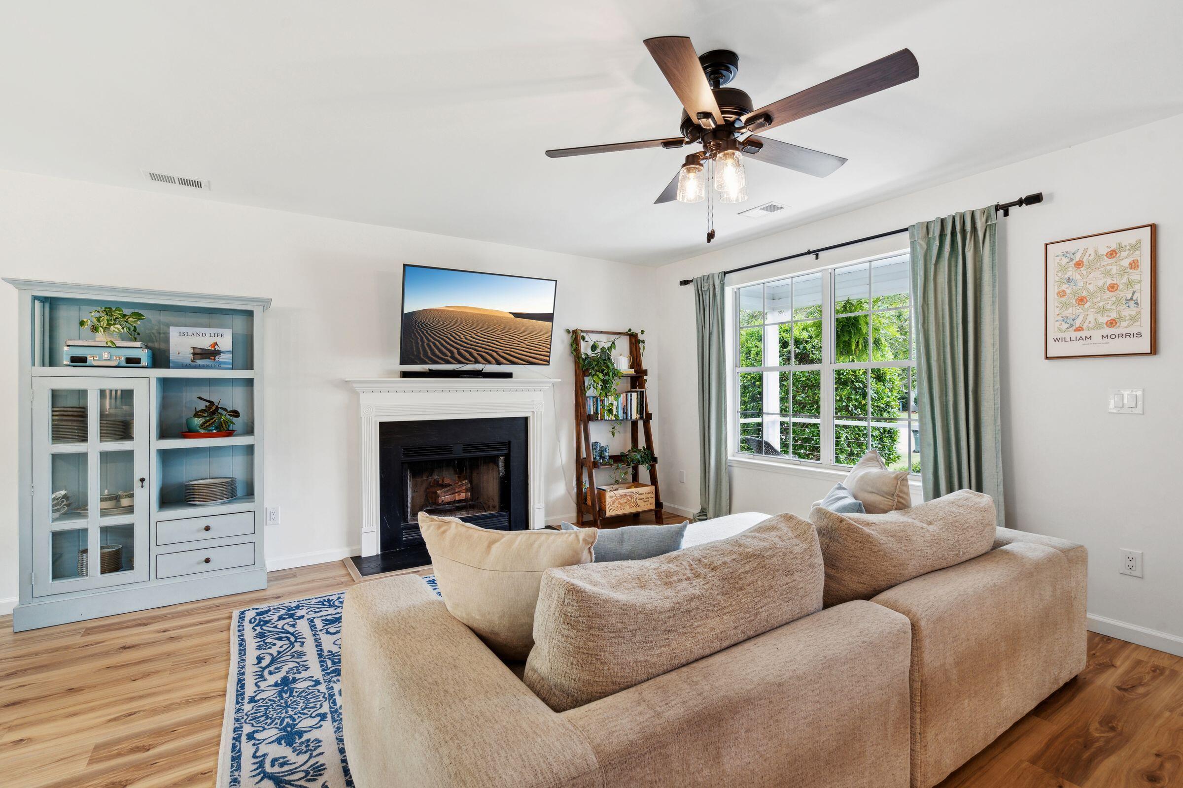 1077 Farmington Road