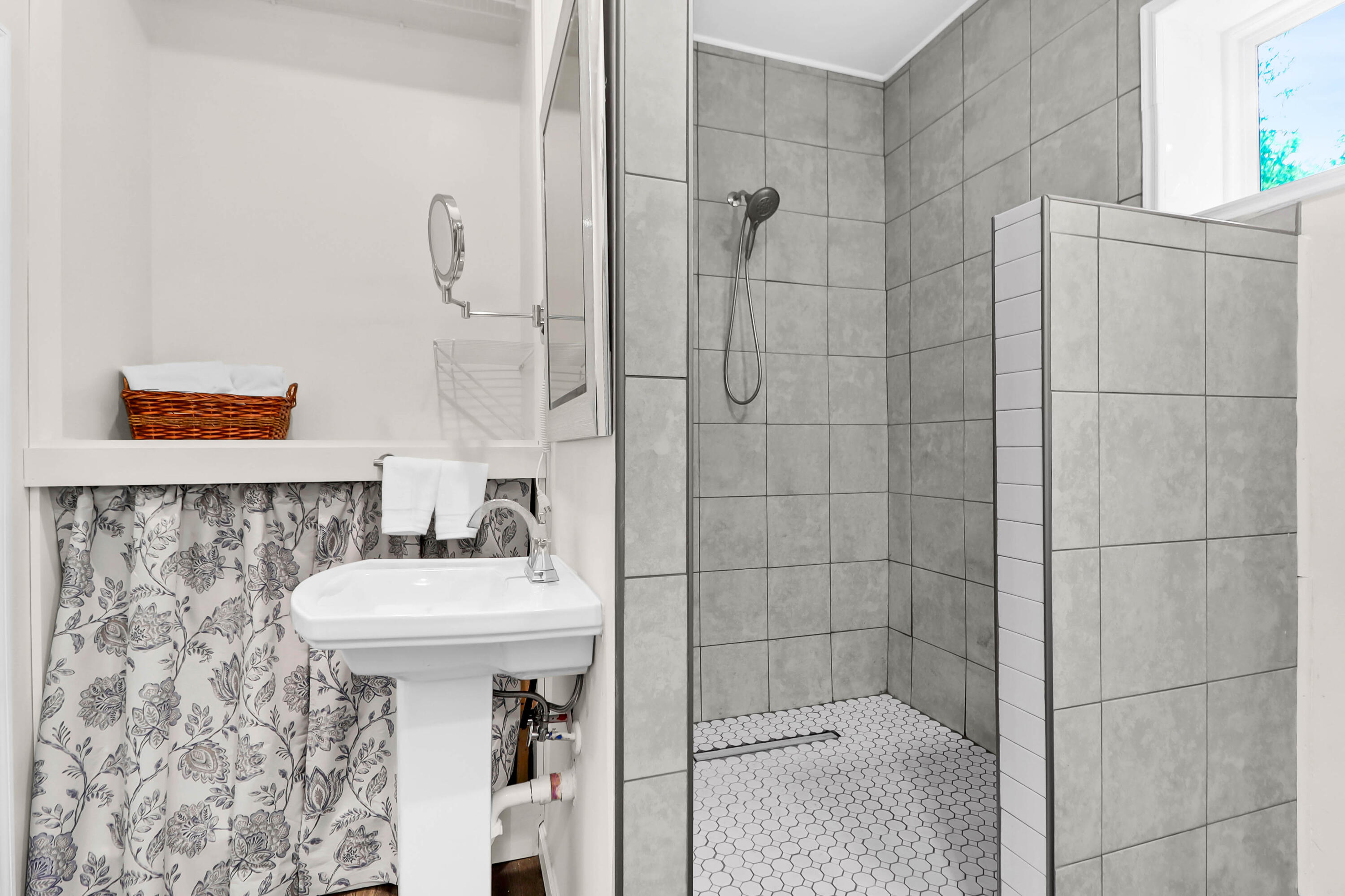 5233 Maybank Highway