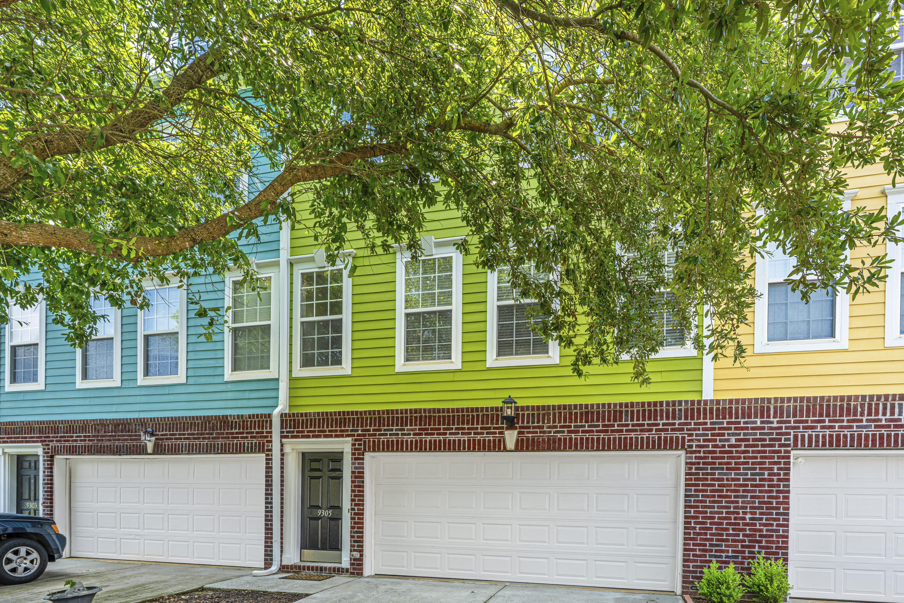 9305 Sweetbay Court