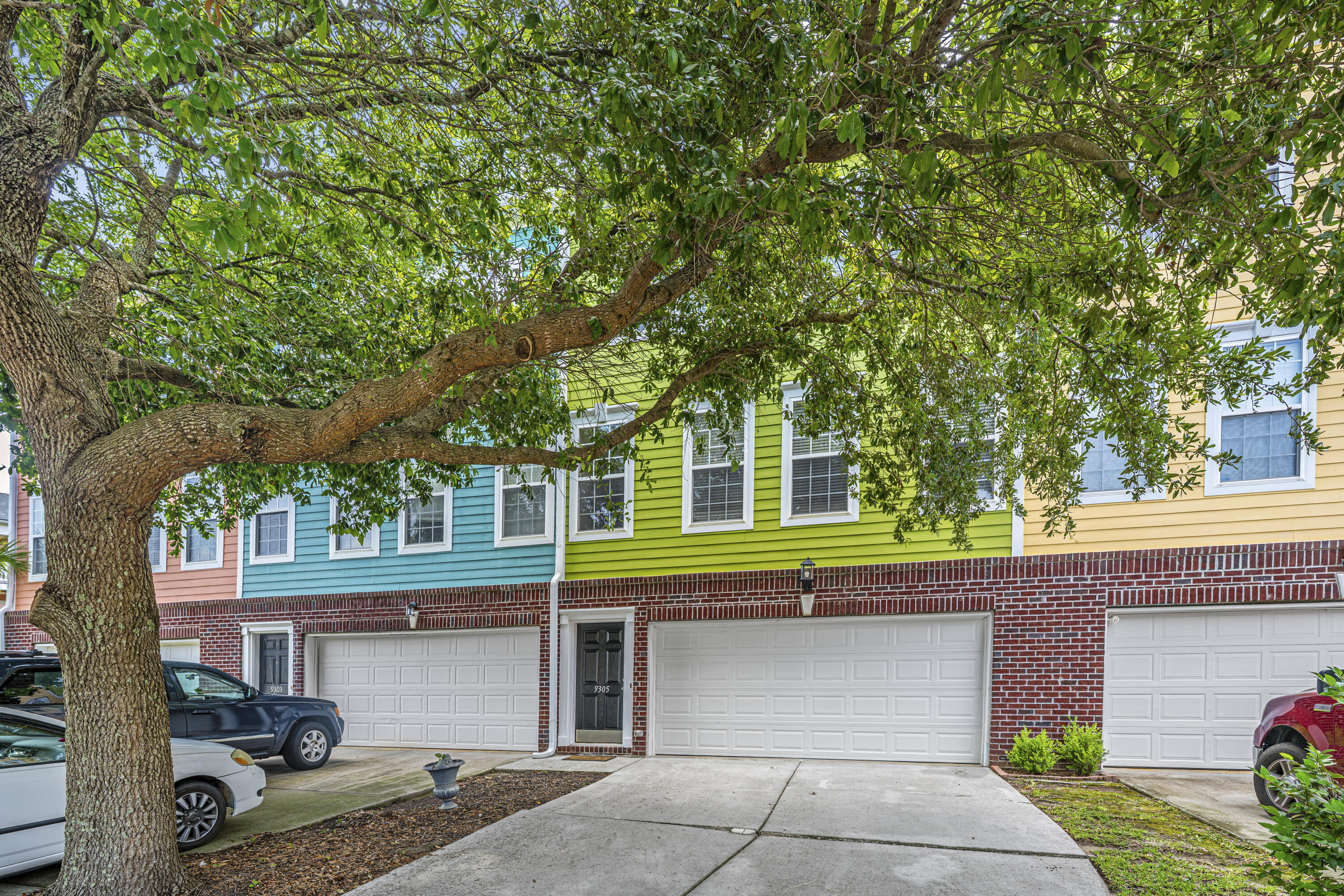 9305 Sweetbay Court