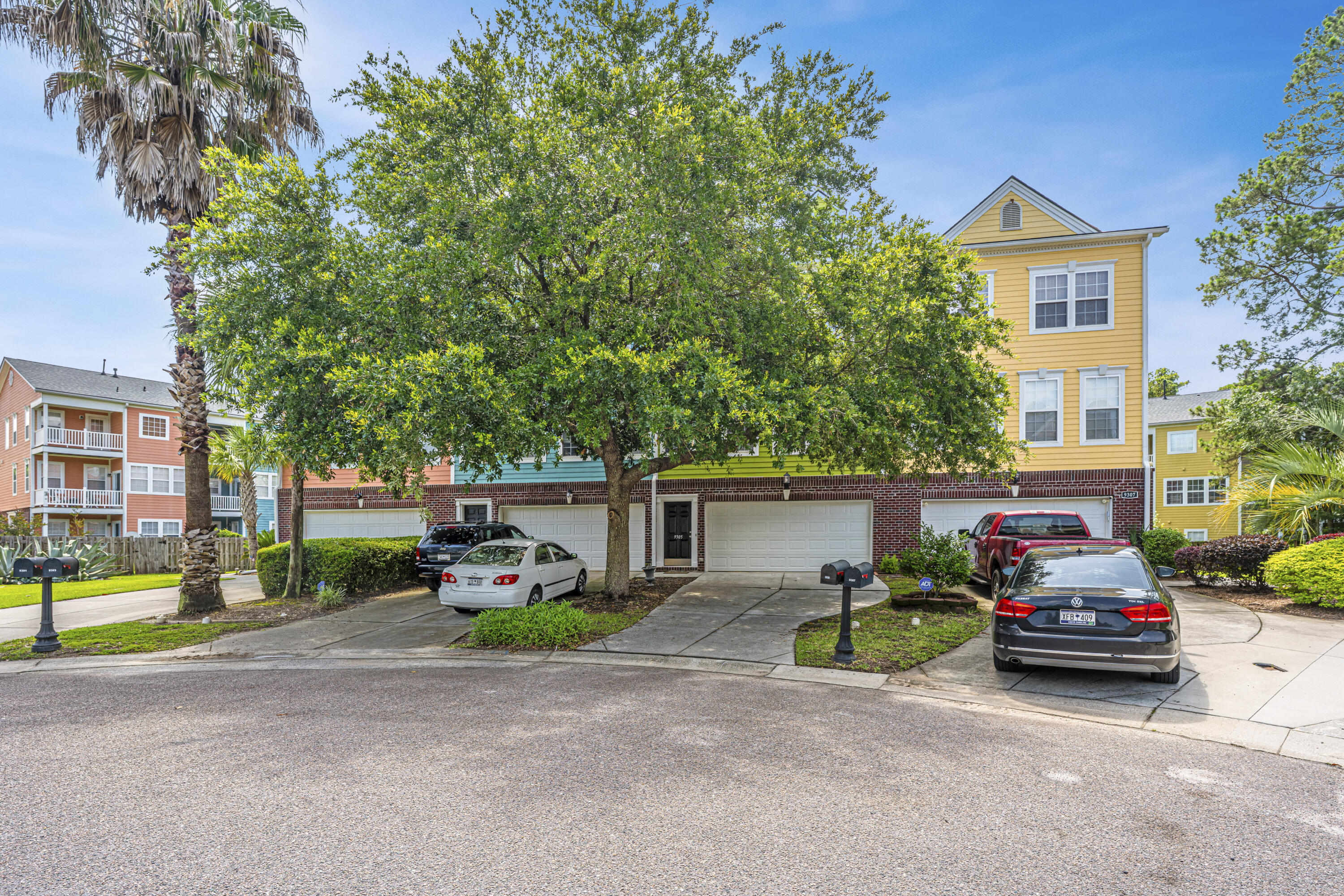 9305 Sweetbay Court