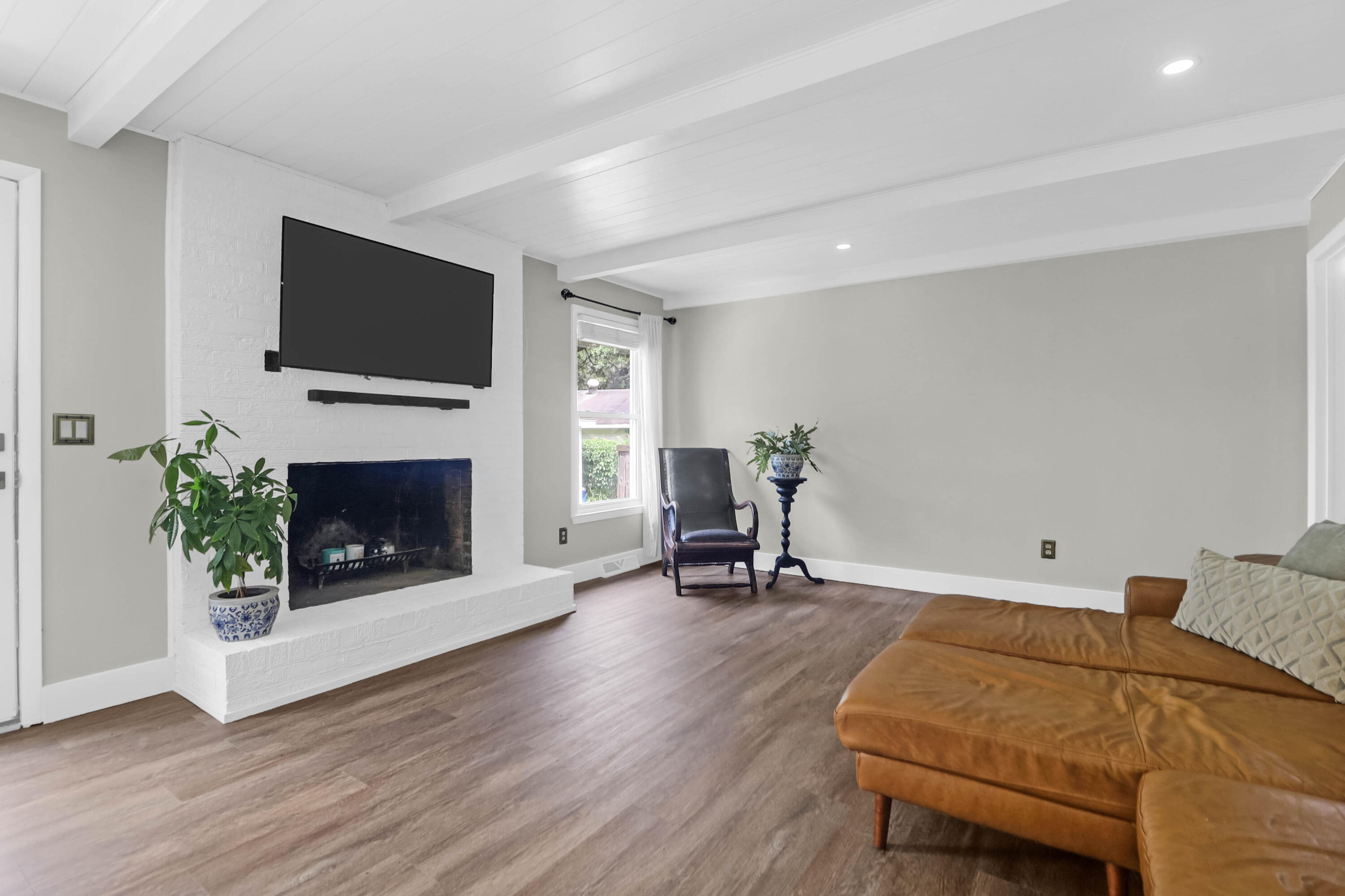 1468 N Relyea Avenue