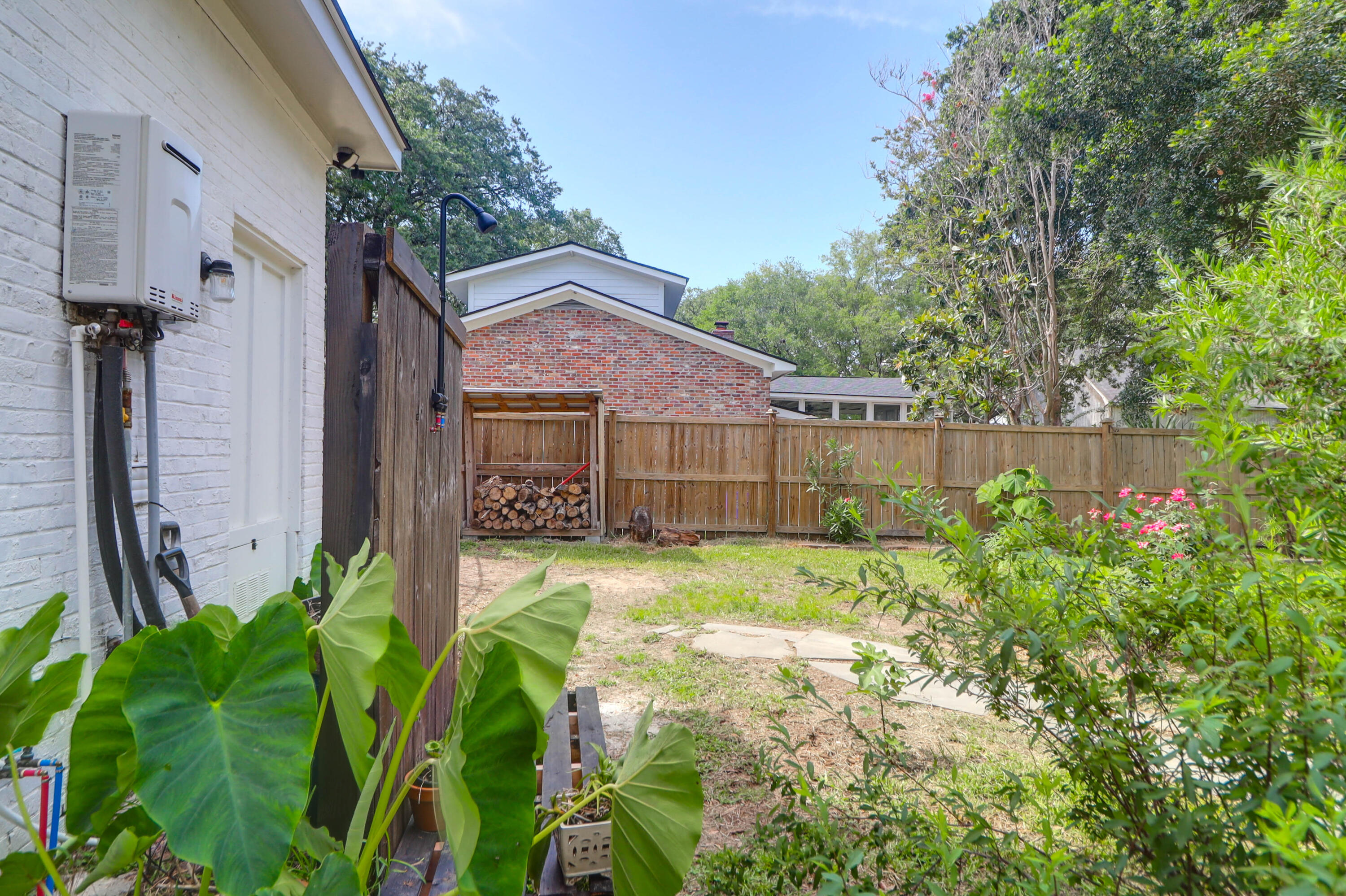 1468 N Relyea Avenue