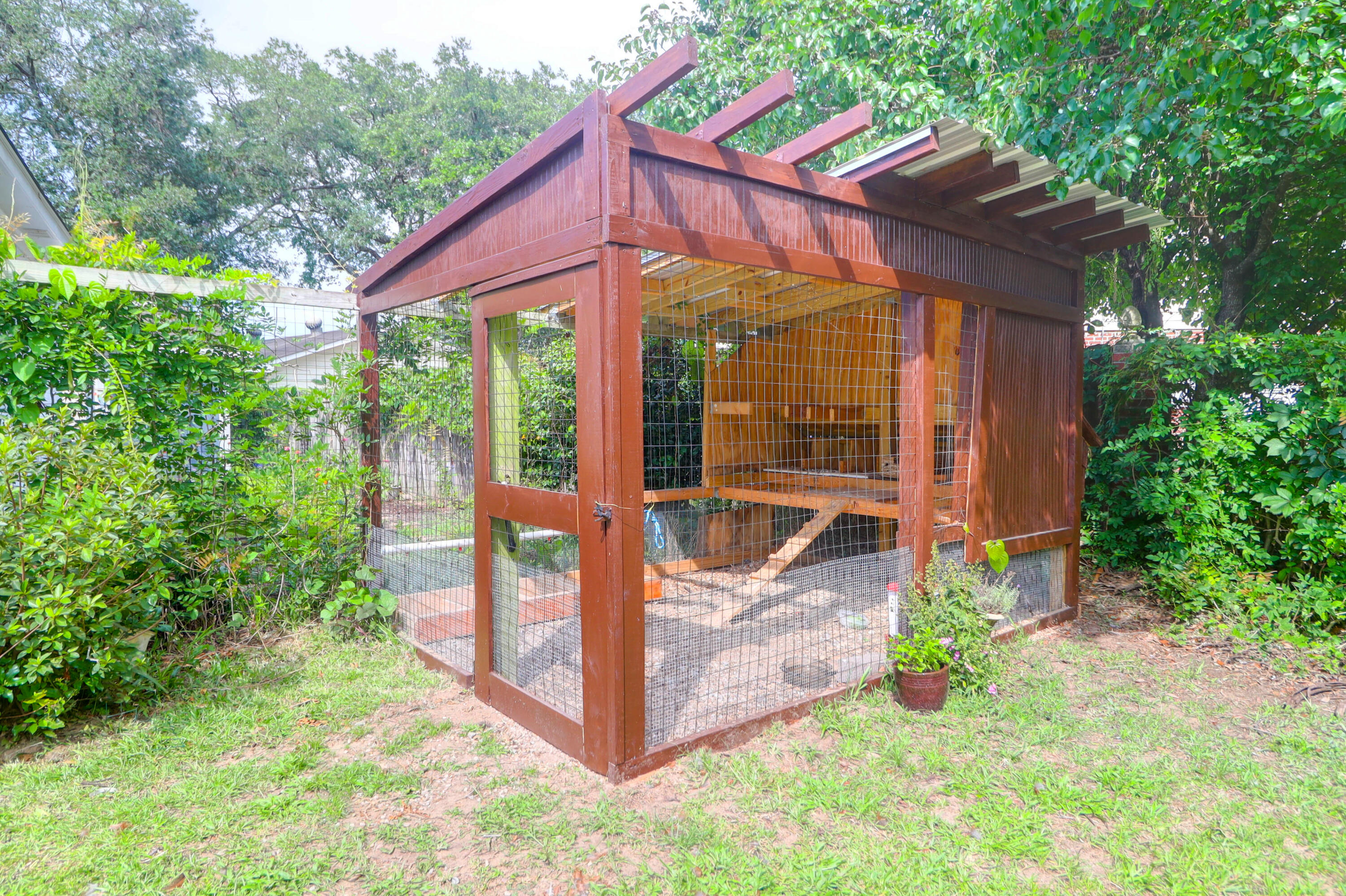 1468 N Relyea Avenue