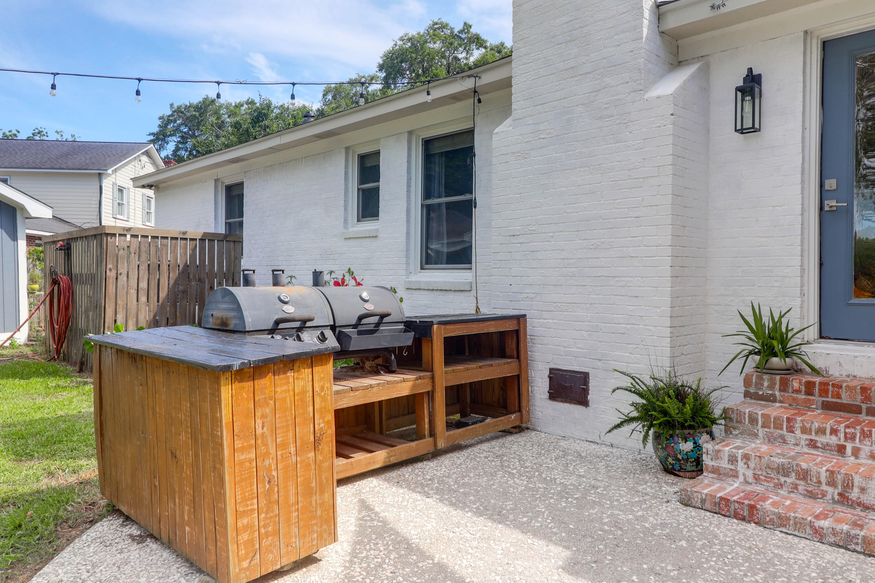 1468 N Relyea Avenue