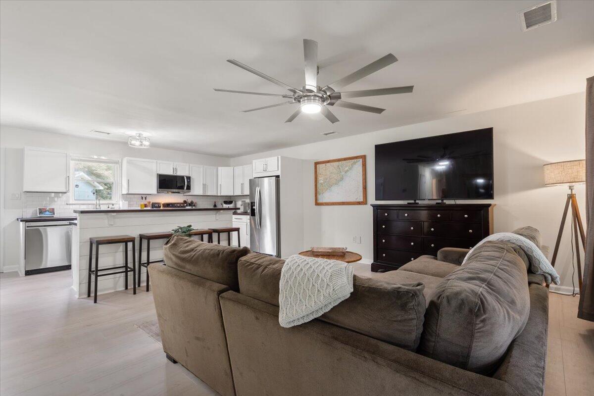 1147 Lighthouse Boulevard