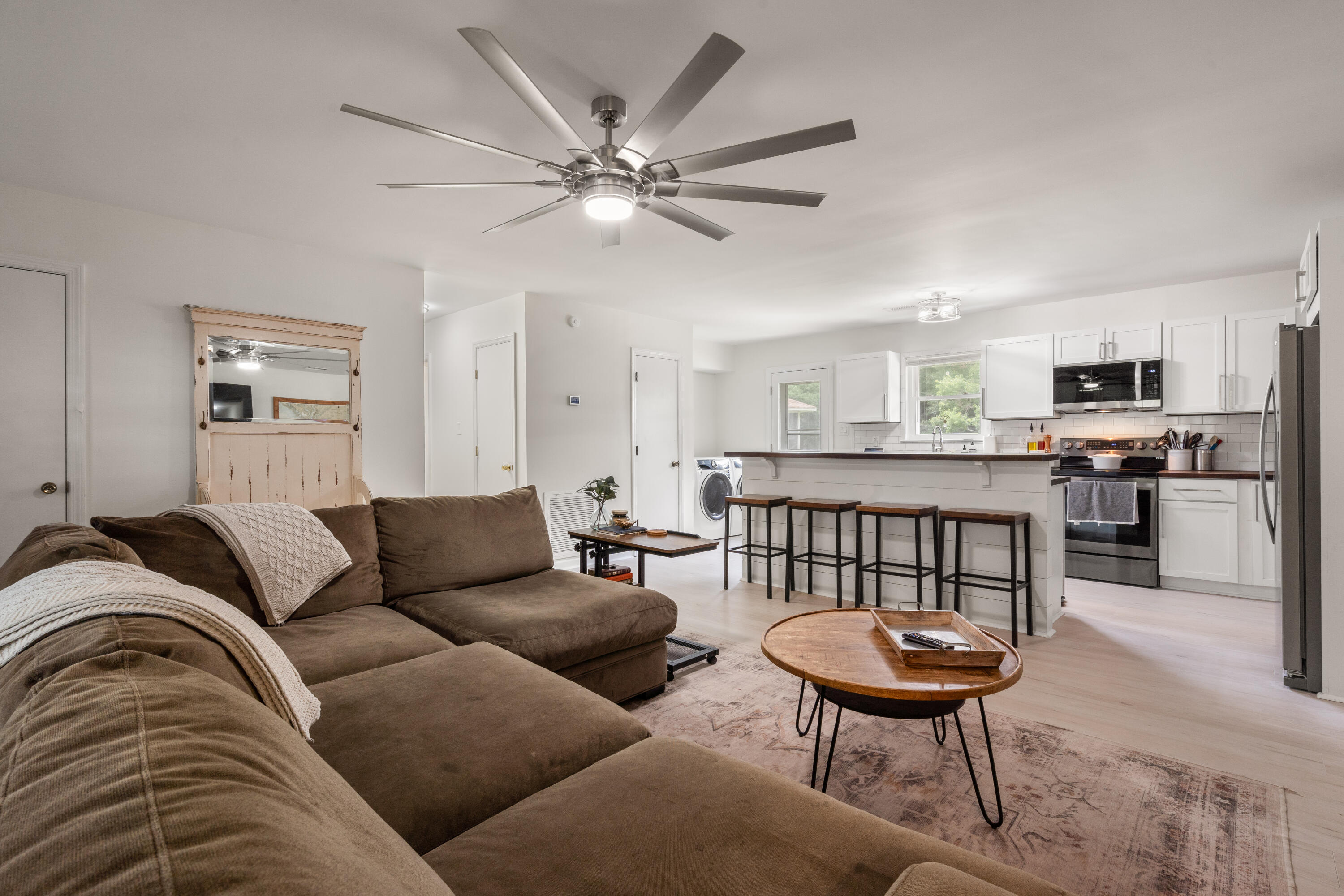 1147 Lighthouse Boulevard