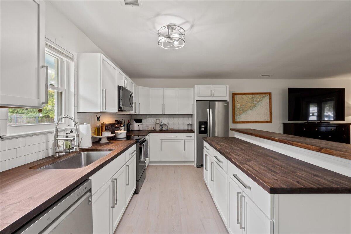 1147 Lighthouse Boulevard