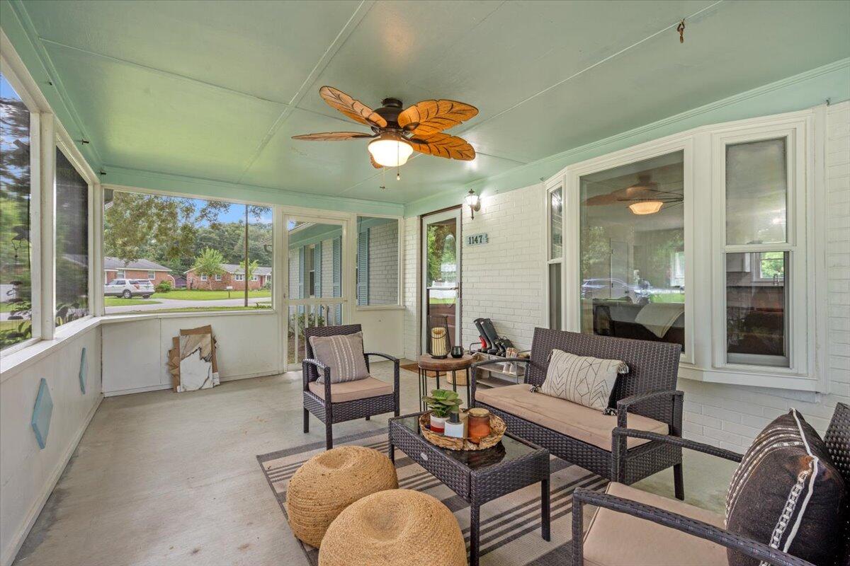 1147 Lighthouse Boulevard