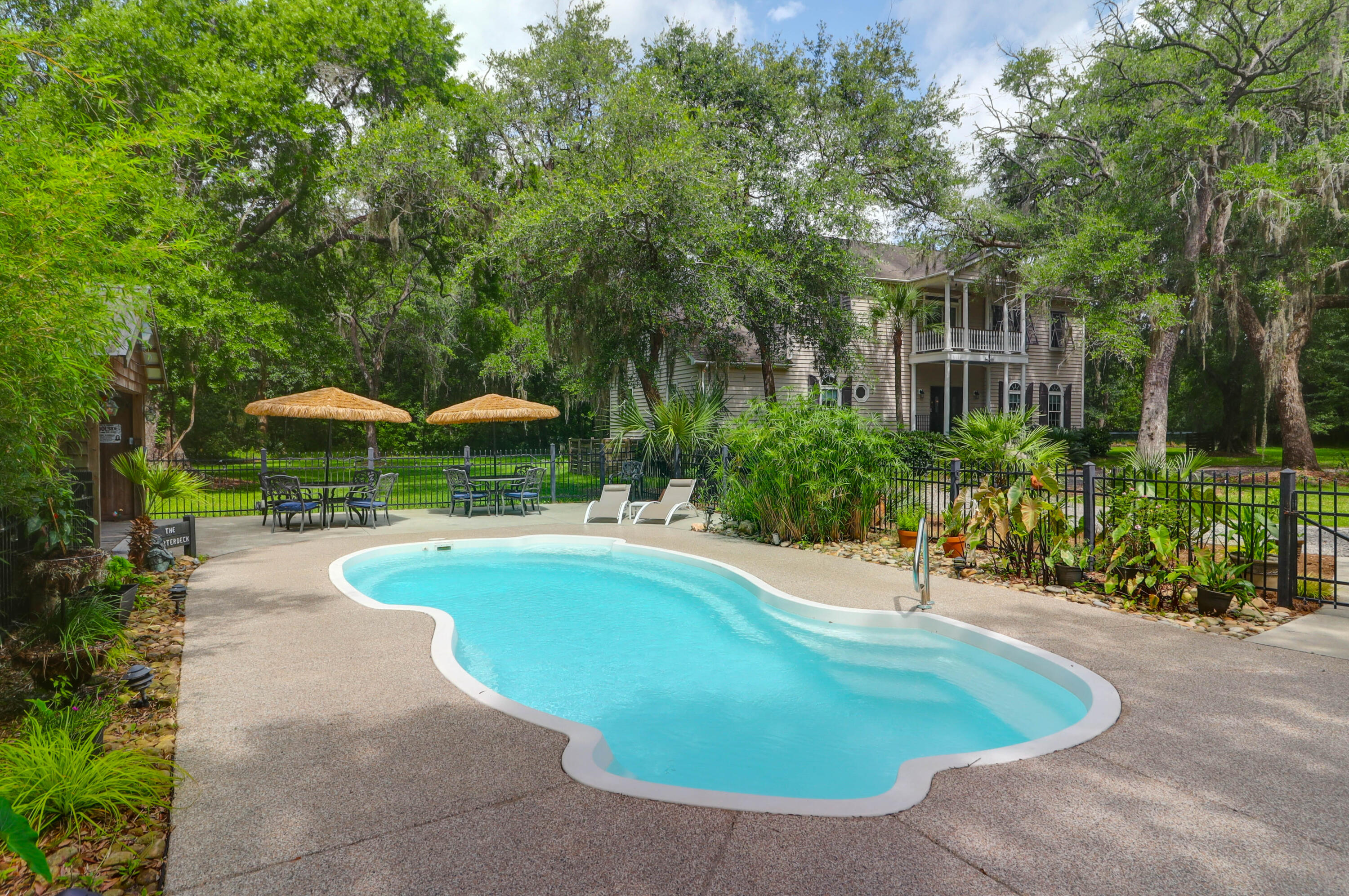 2494 Cape Road