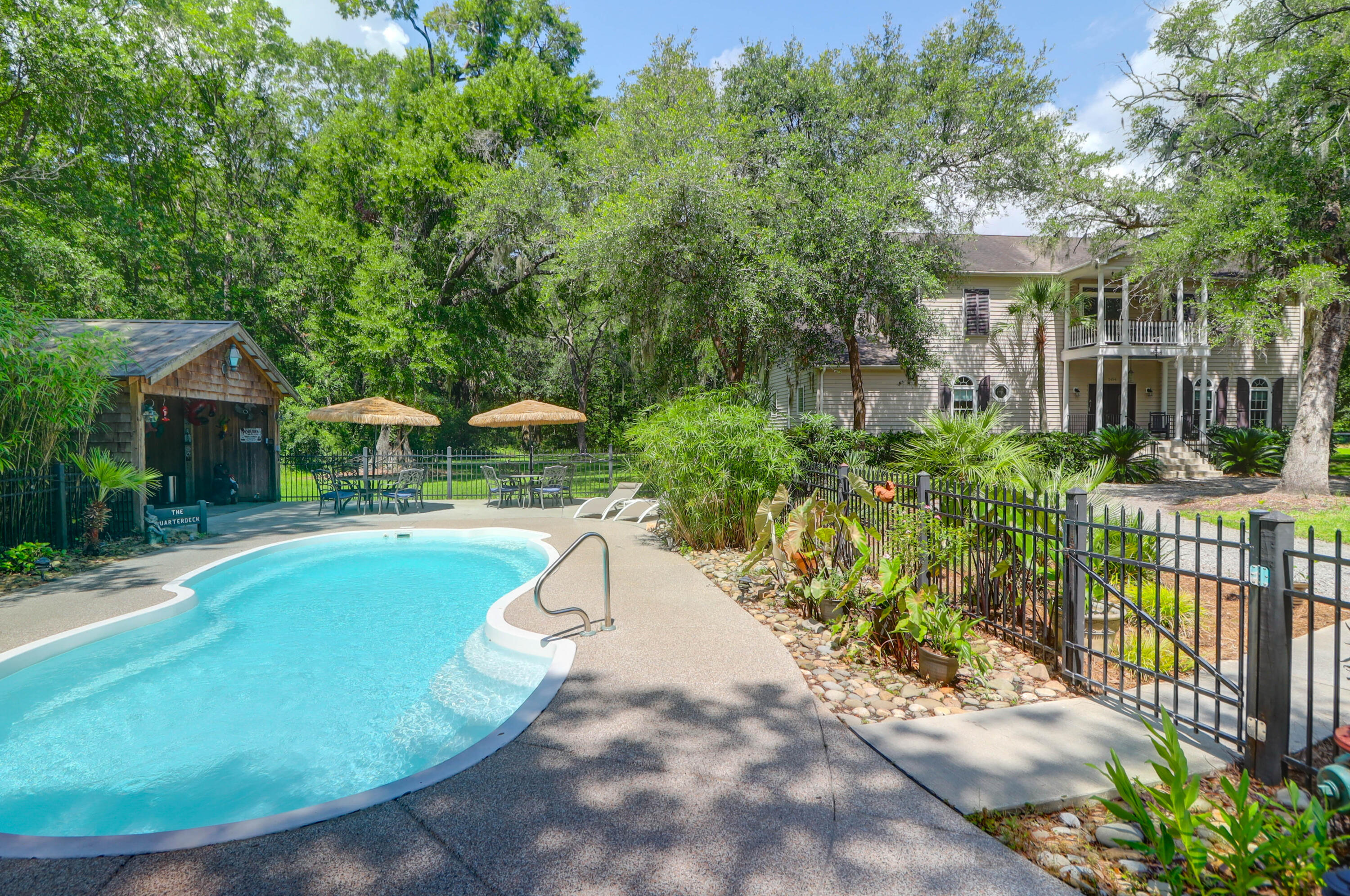2494 Cape Road
