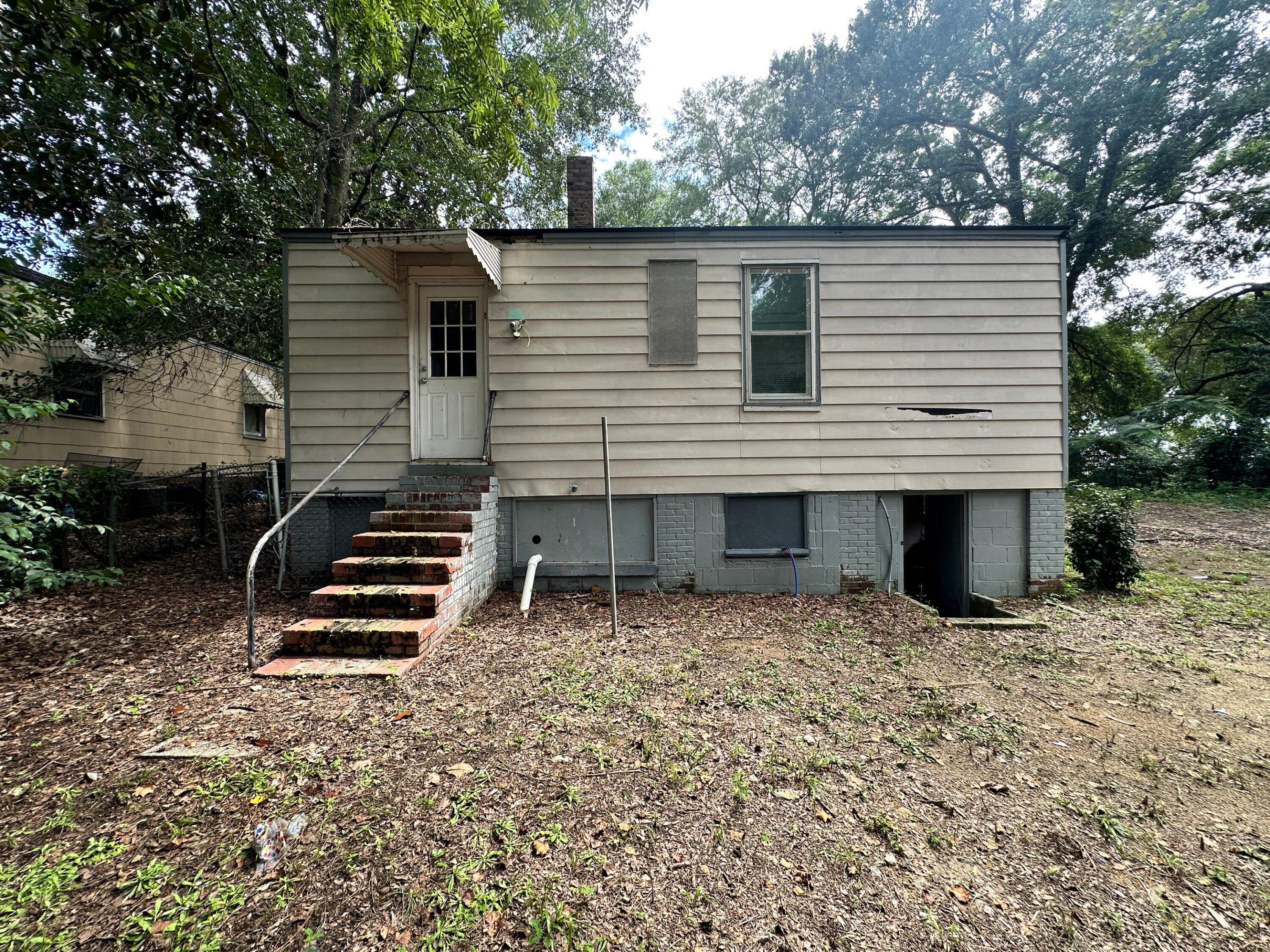 2390 Cambridge Avenue