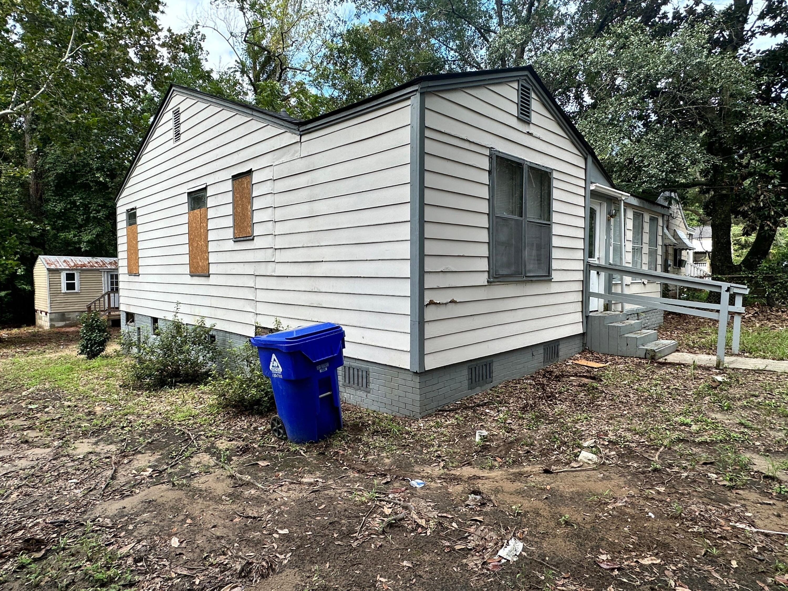 2390 Cambridge Avenue