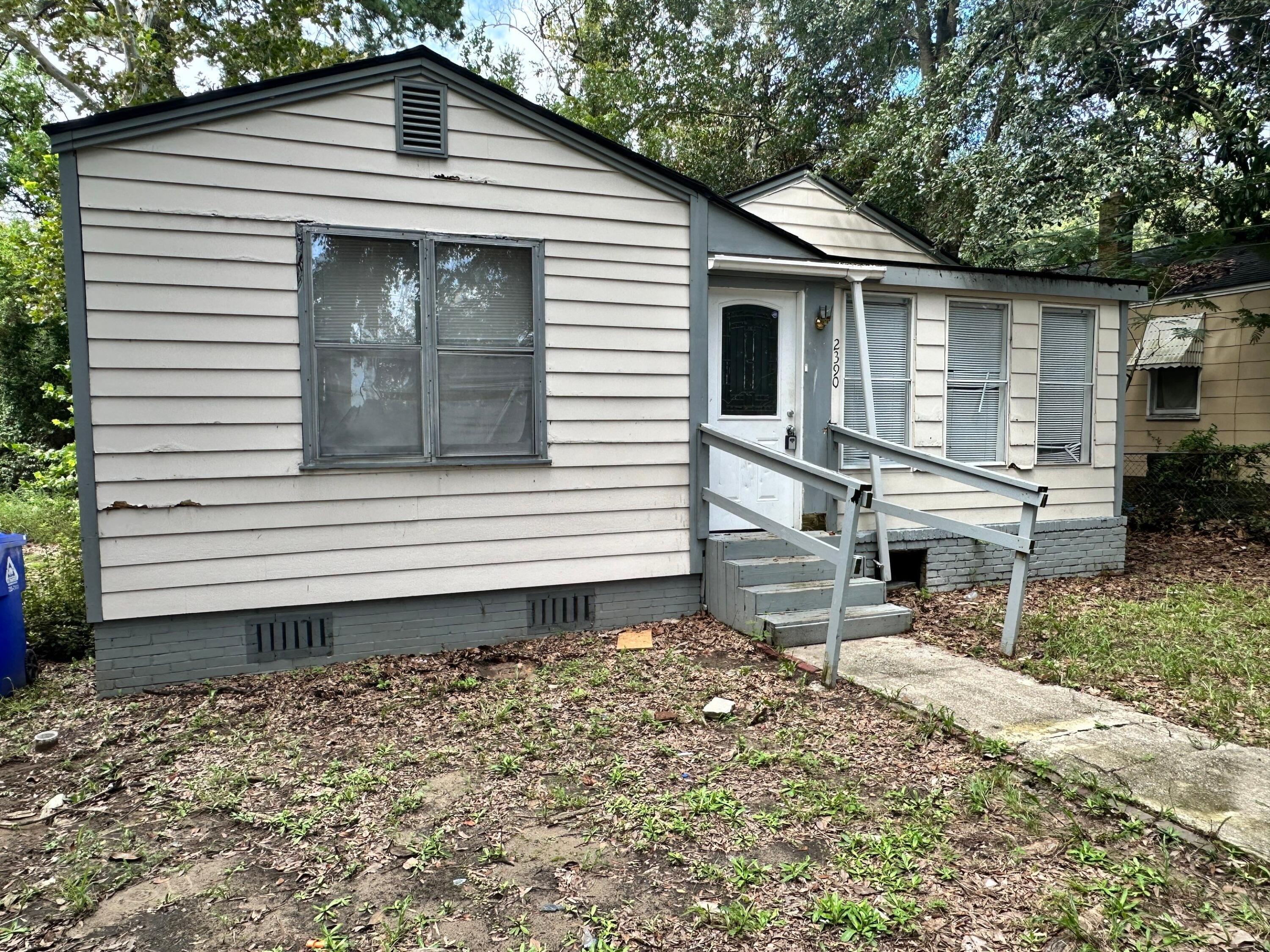 2390 Cambridge Avenue