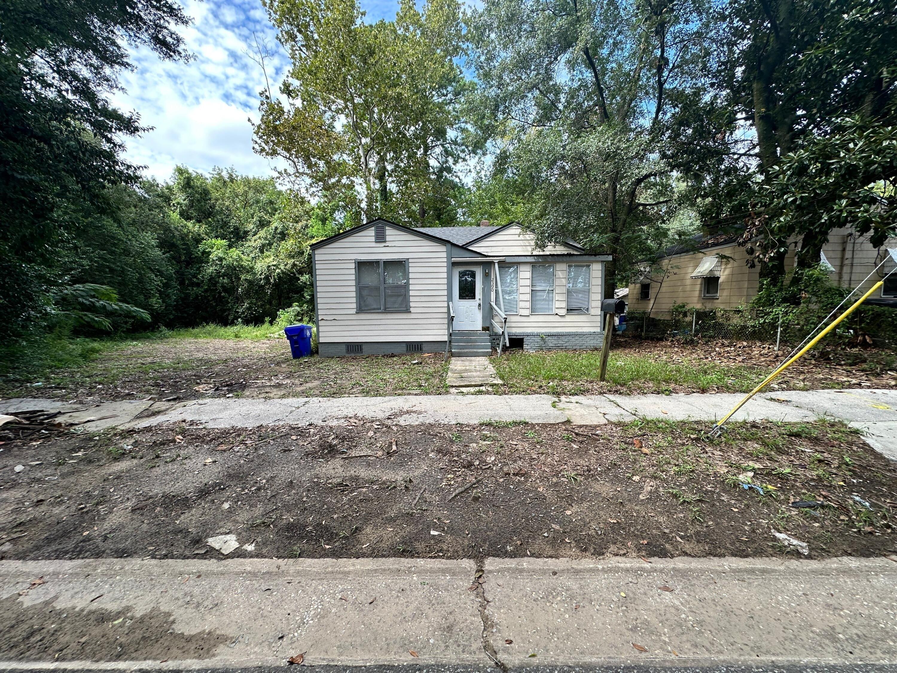 2390 Cambridge Avenue