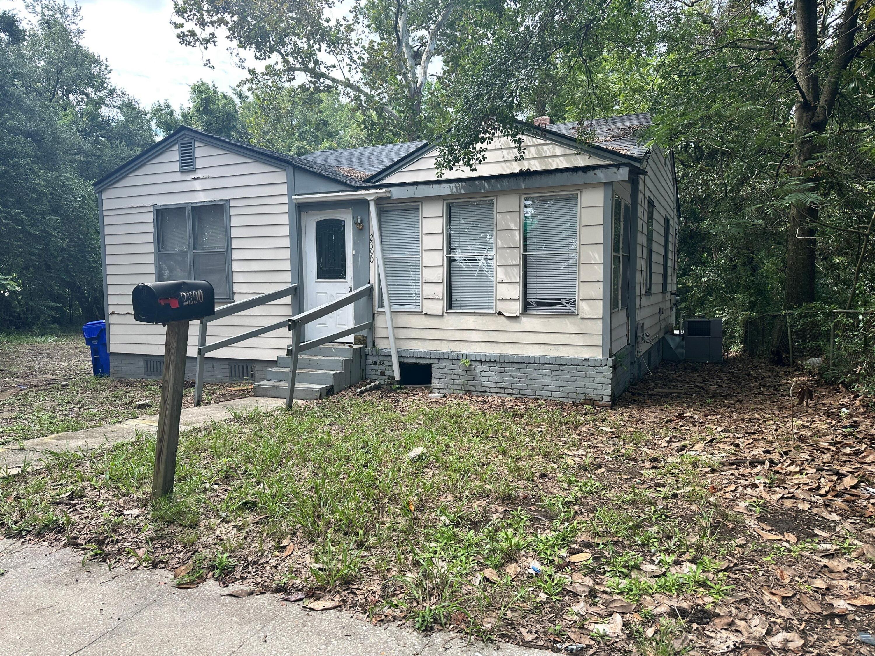 2390 Cambridge Avenue