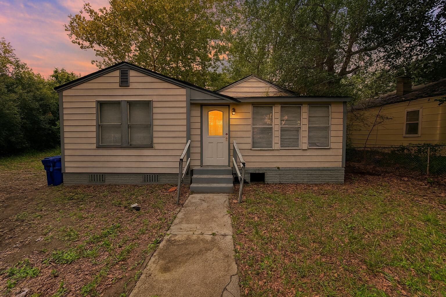 2390 Cambridge Avenue