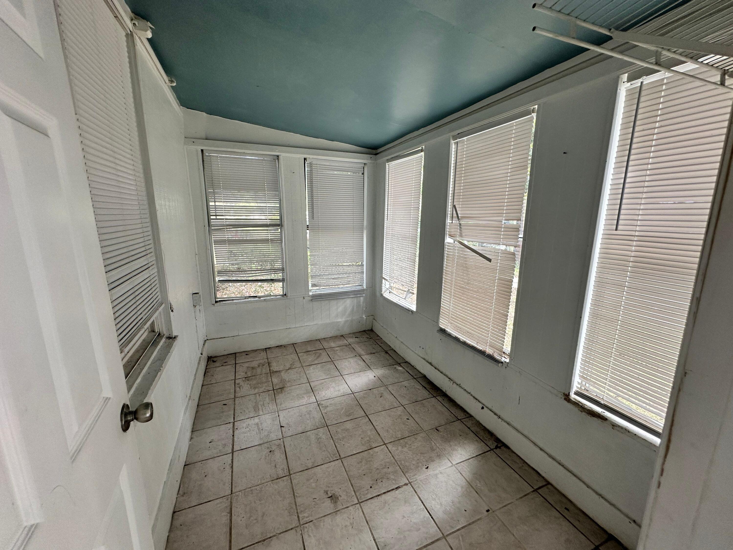 2390 Cambridge Avenue