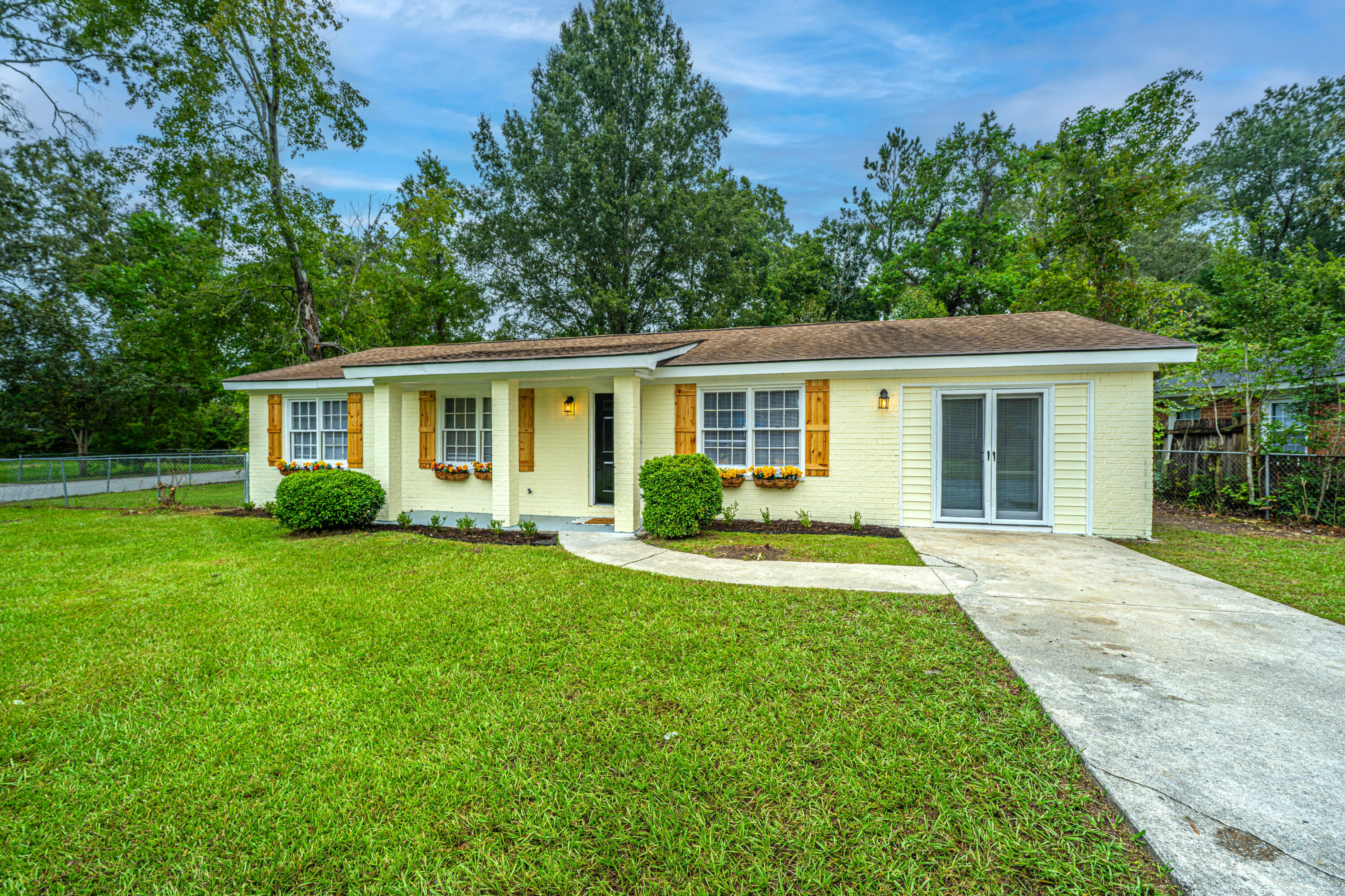 143 Dorchester Manor Boulevard