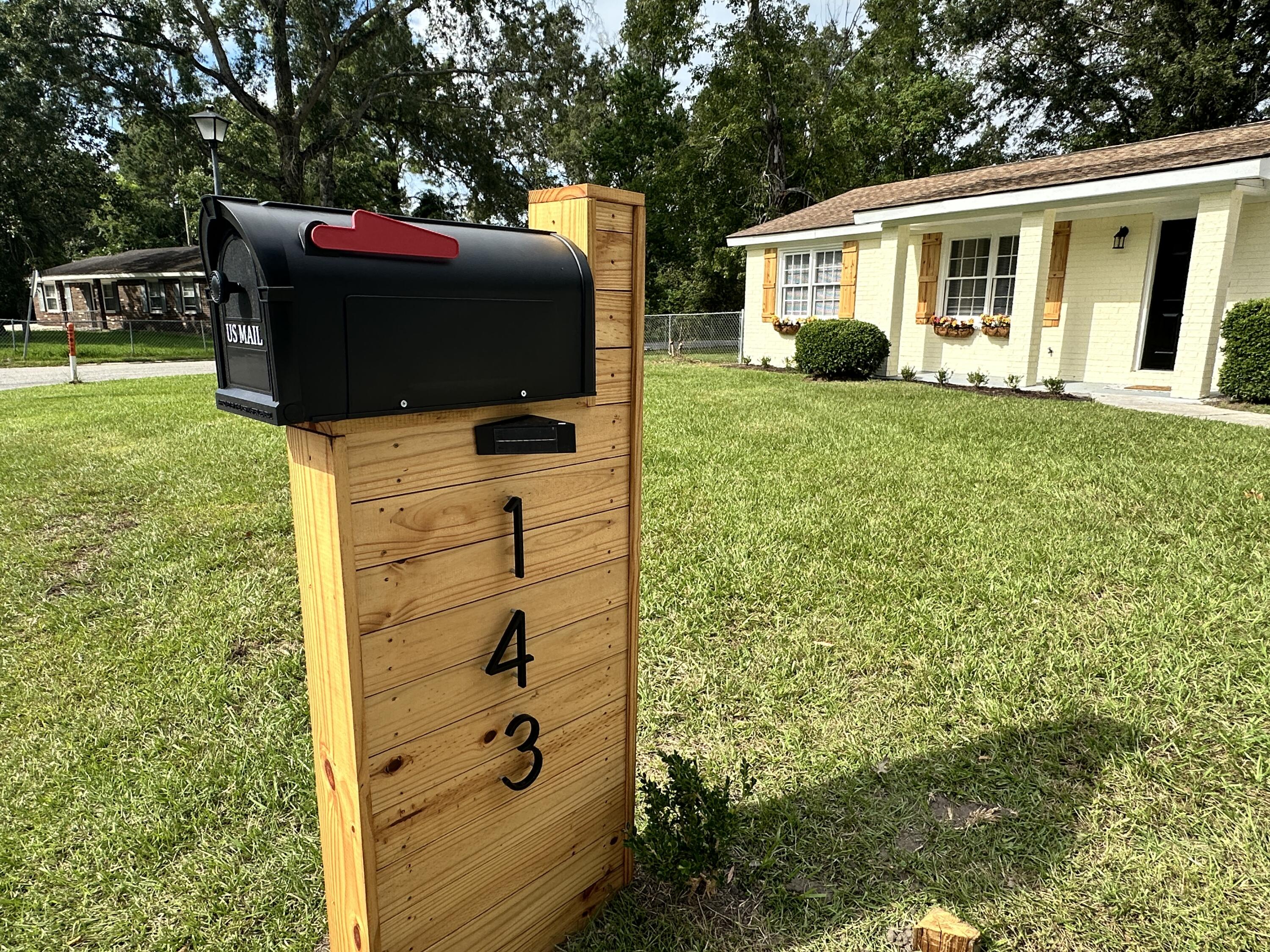 143 Dorchester Manor Boulevard