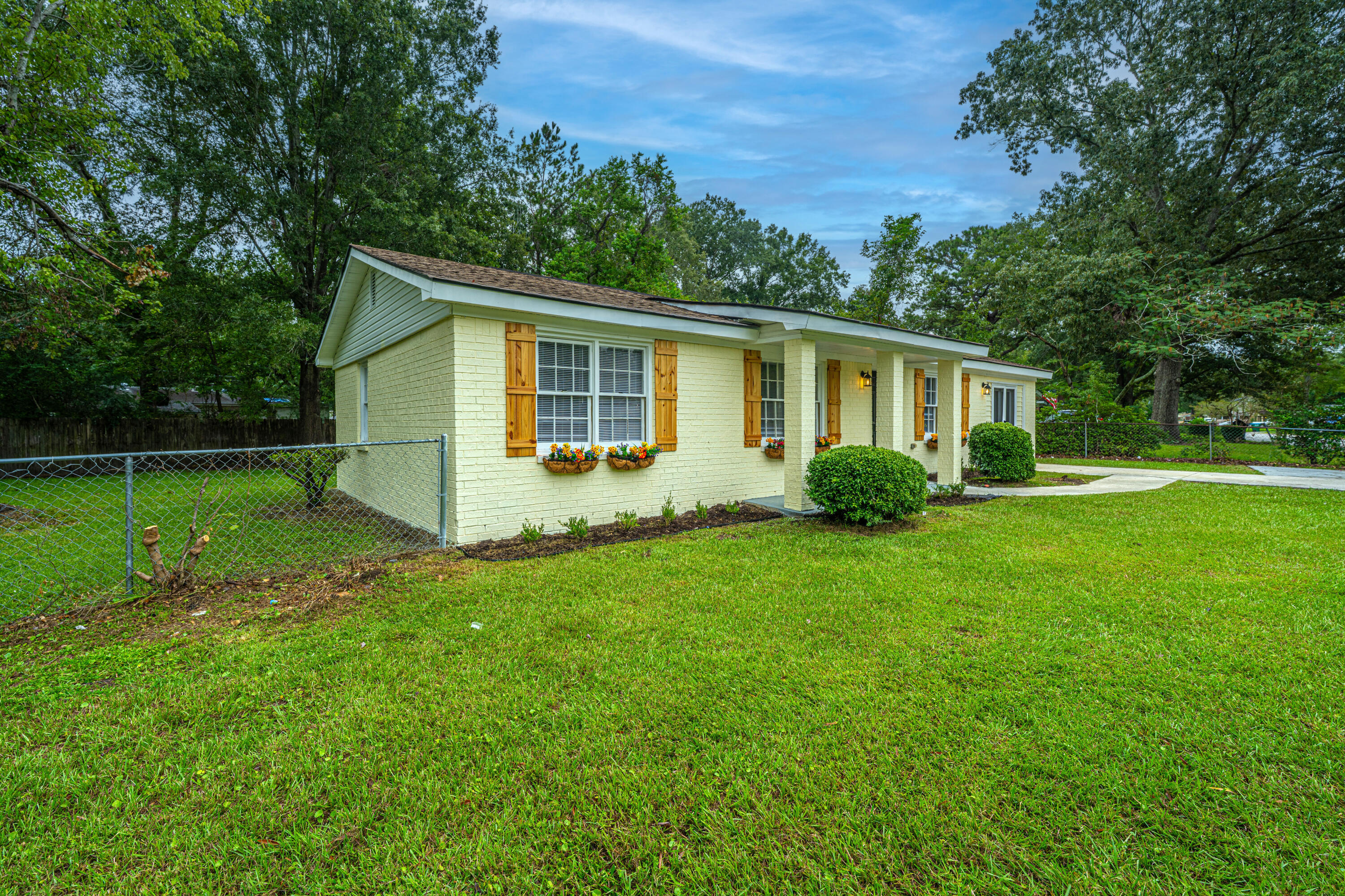 143 Dorchester Manor Boulevard