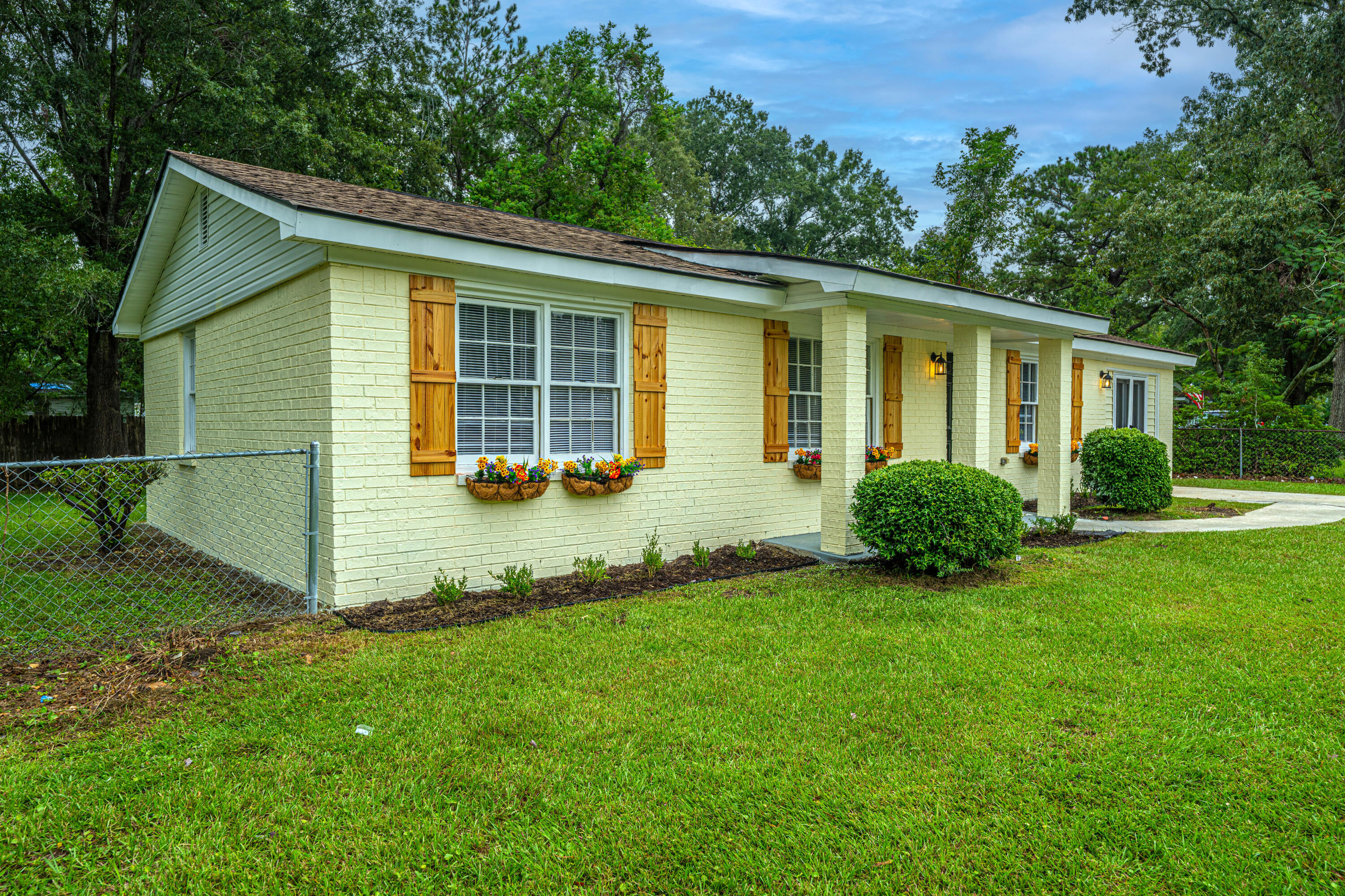 143 Dorchester Manor Boulevard