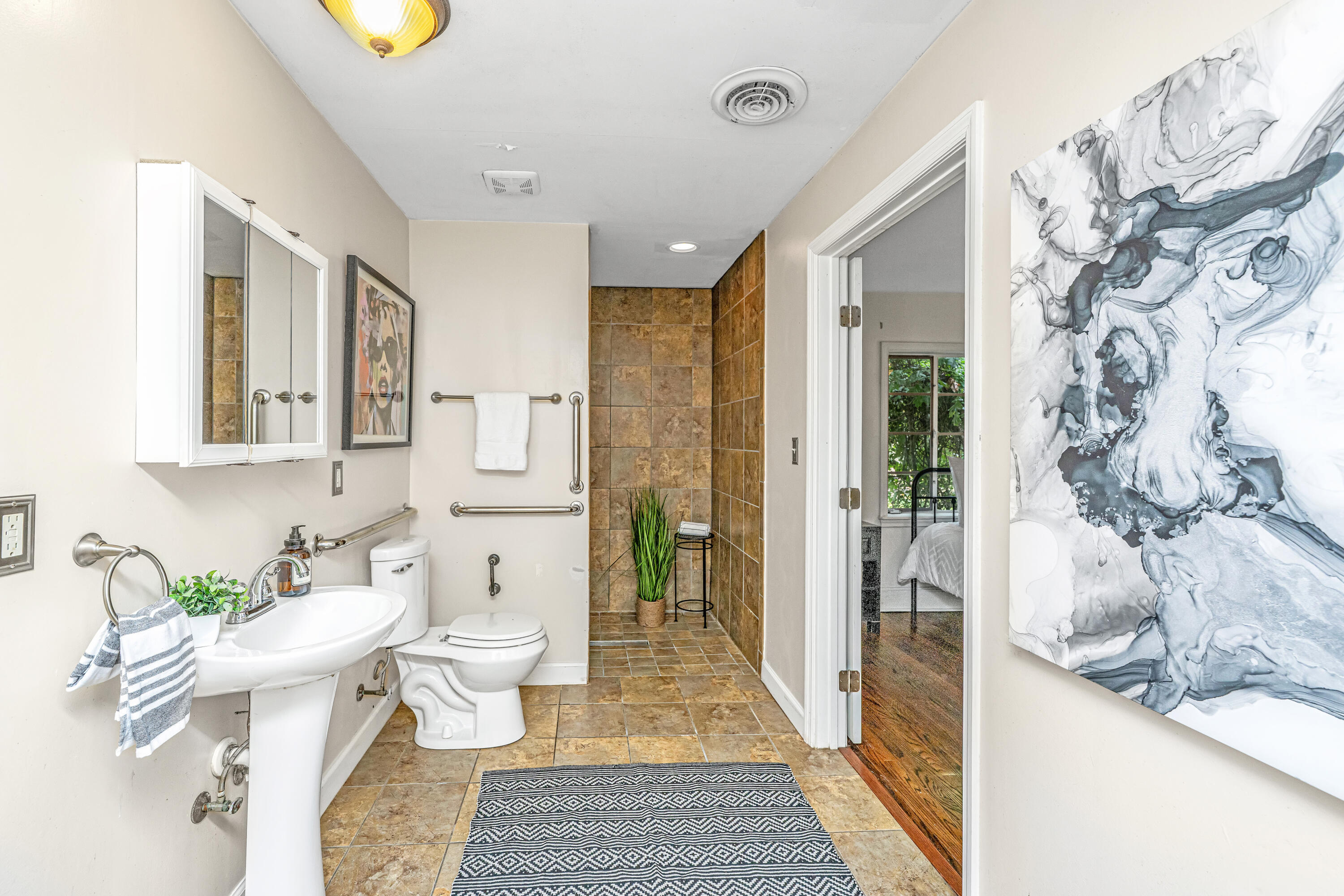 1323 S Sherwood Drive