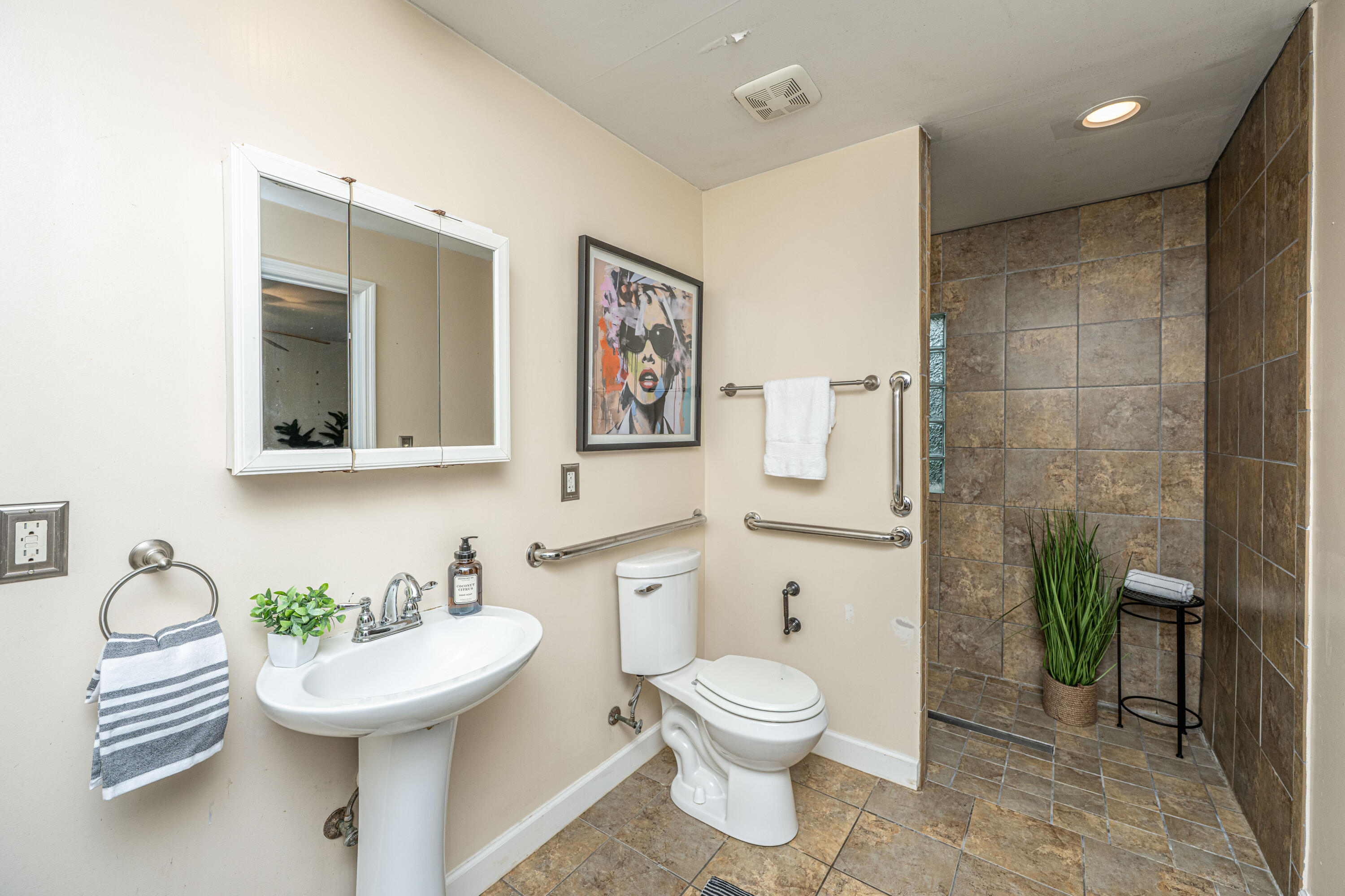 1323 S Sherwood Drive